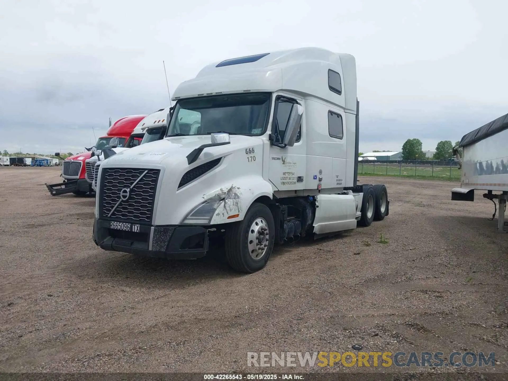 2 fotografías del automóvil dañado 4V4NC9EH1KN205269 VOLVO VNL 2019