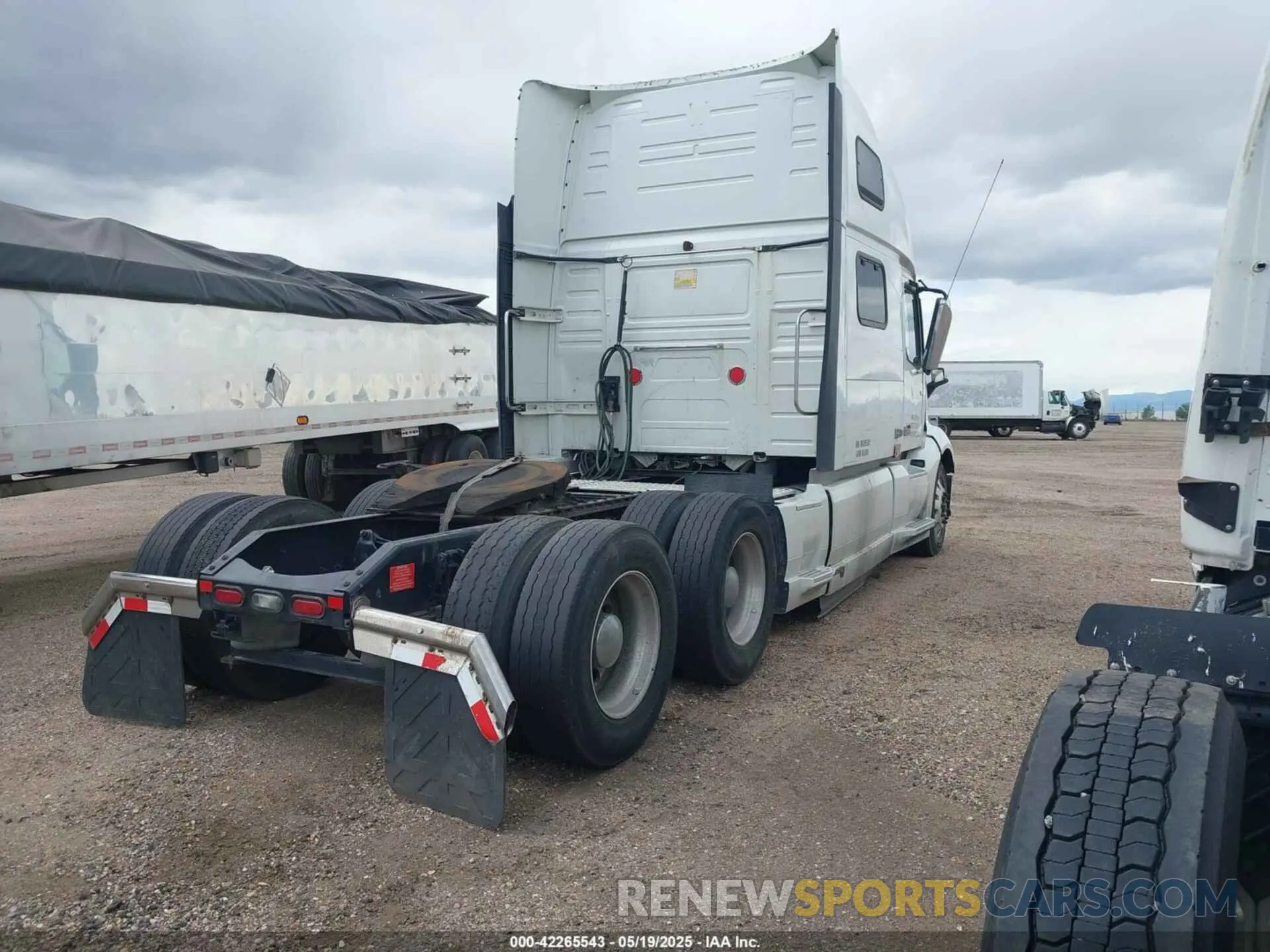 4 fotografías del automóvil dañado 4V4NC9EH1KN205269 VOLVO VNL 2019