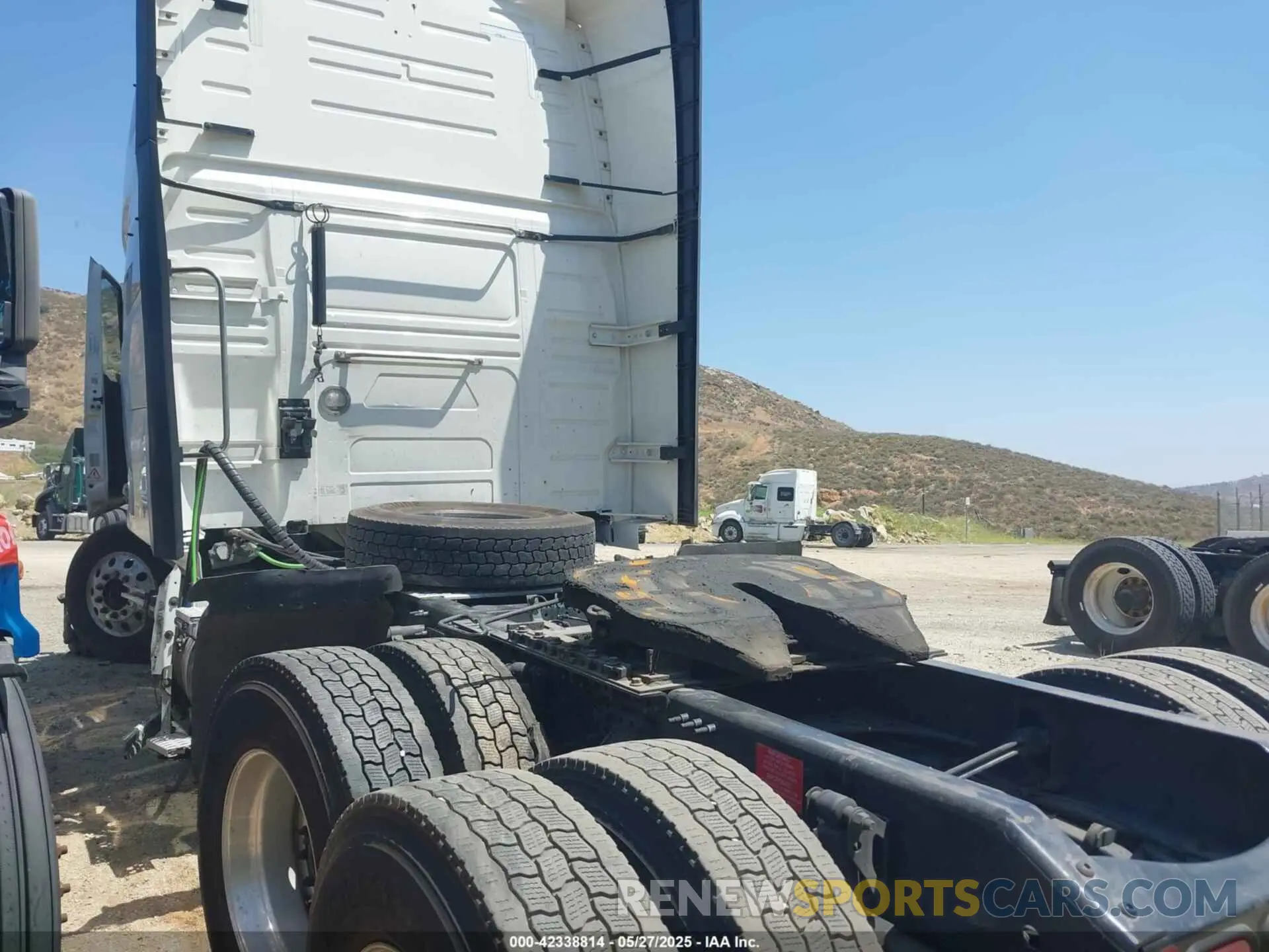 3 fotografías del automóvil dañado 4V4NC9EH1KN902909 VOLVO VNL 2019