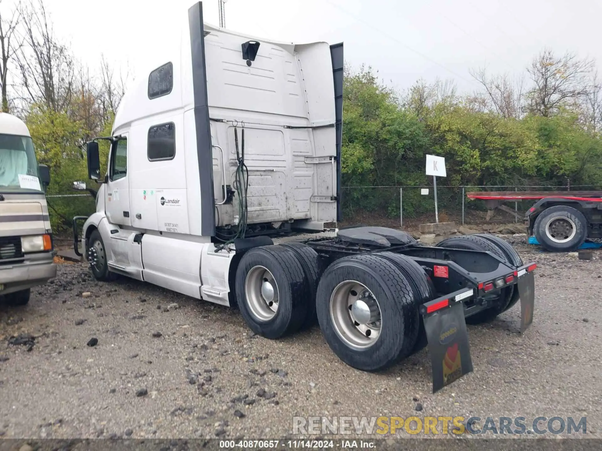 3 fotografías del automóvil dañado 4V4NC9EH3KN871971 VOLVO VNL 2019