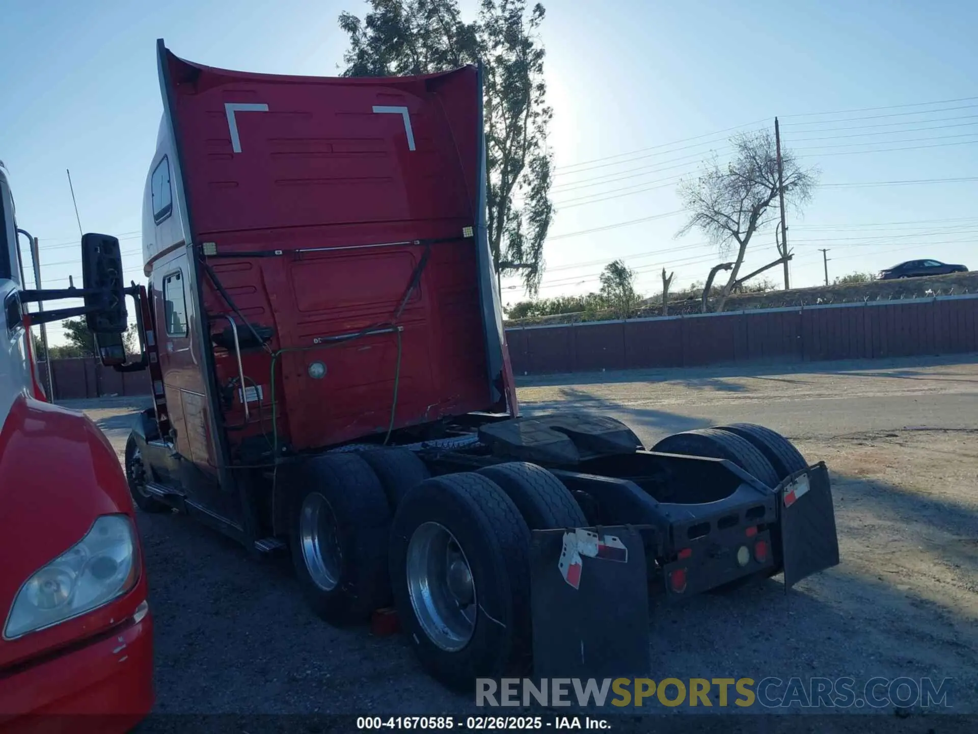 3 fotografías del automóvil dañado 4V4NC9EH8KN205253 VOLVO VNL 2019
