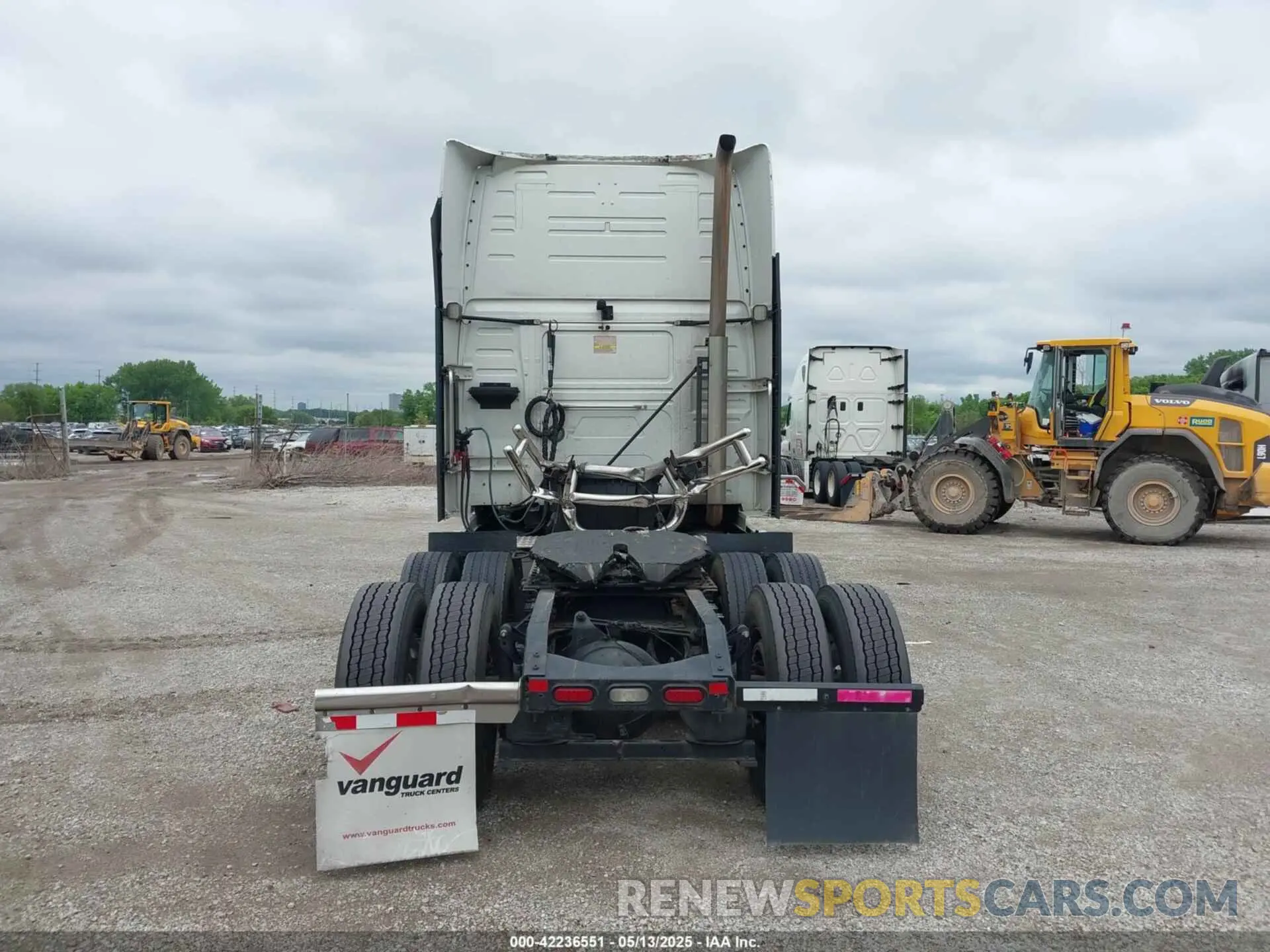 16 fotografías del automóvil dañado 4V4NC9EH9LN231037 VOLVO VNL 2020
