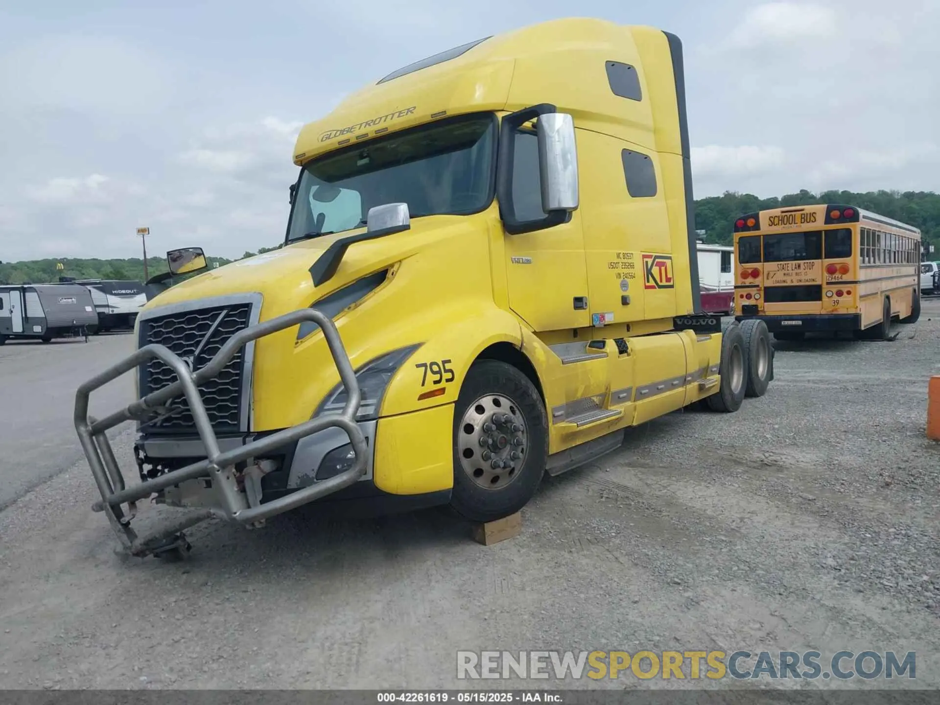 2 fotografías del automóvil dañado 4V4NC9EJ7LN240564 VOLVO VNL 2020