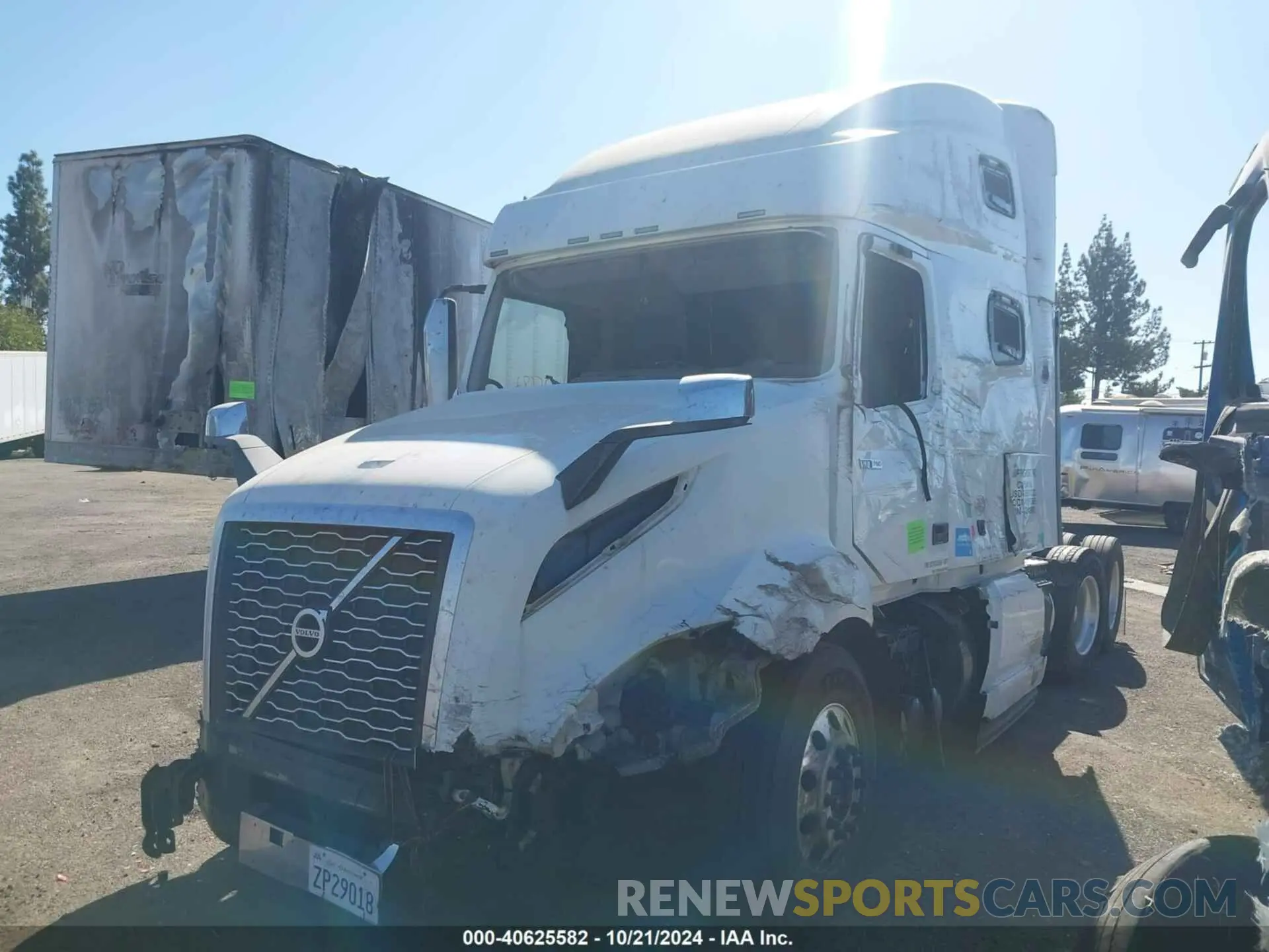 2 fotografías del automóvil dañado 4V4NC9EJ8LN249080 VOLVO VNL 2020