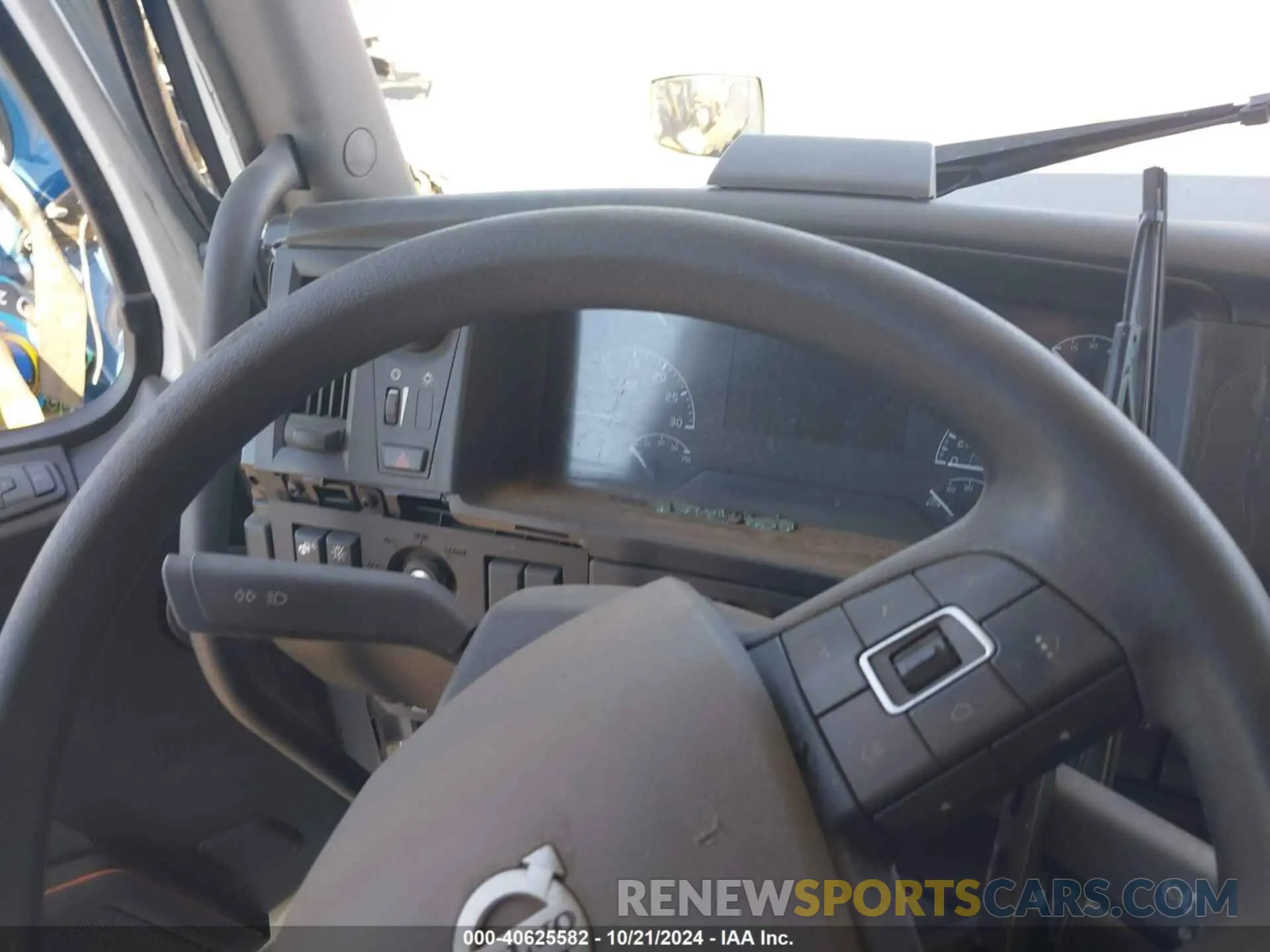 5 fotografías del automóvil dañado 4V4NC9EJ8LN249080 VOLVO VNL 2020