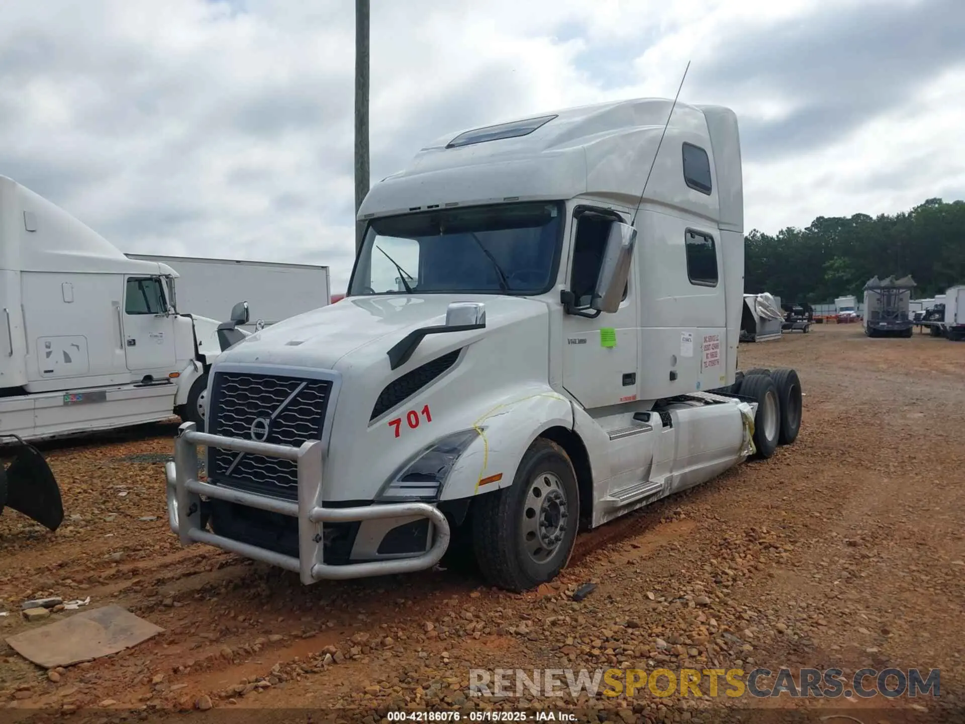 2 fotografías del automóvil dañado 4V4NC9EH3MN266299 VOLVO VNL 2021