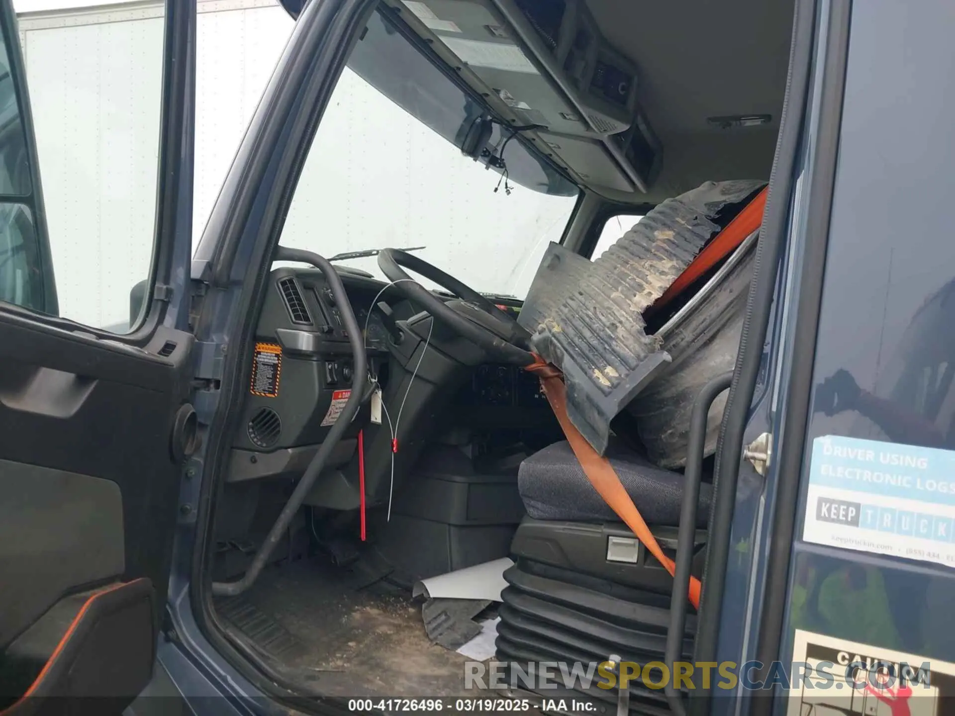 8 fotografías del automóvil dañado 4V4NC9UG1MN282364 VOLVO VNL 2021