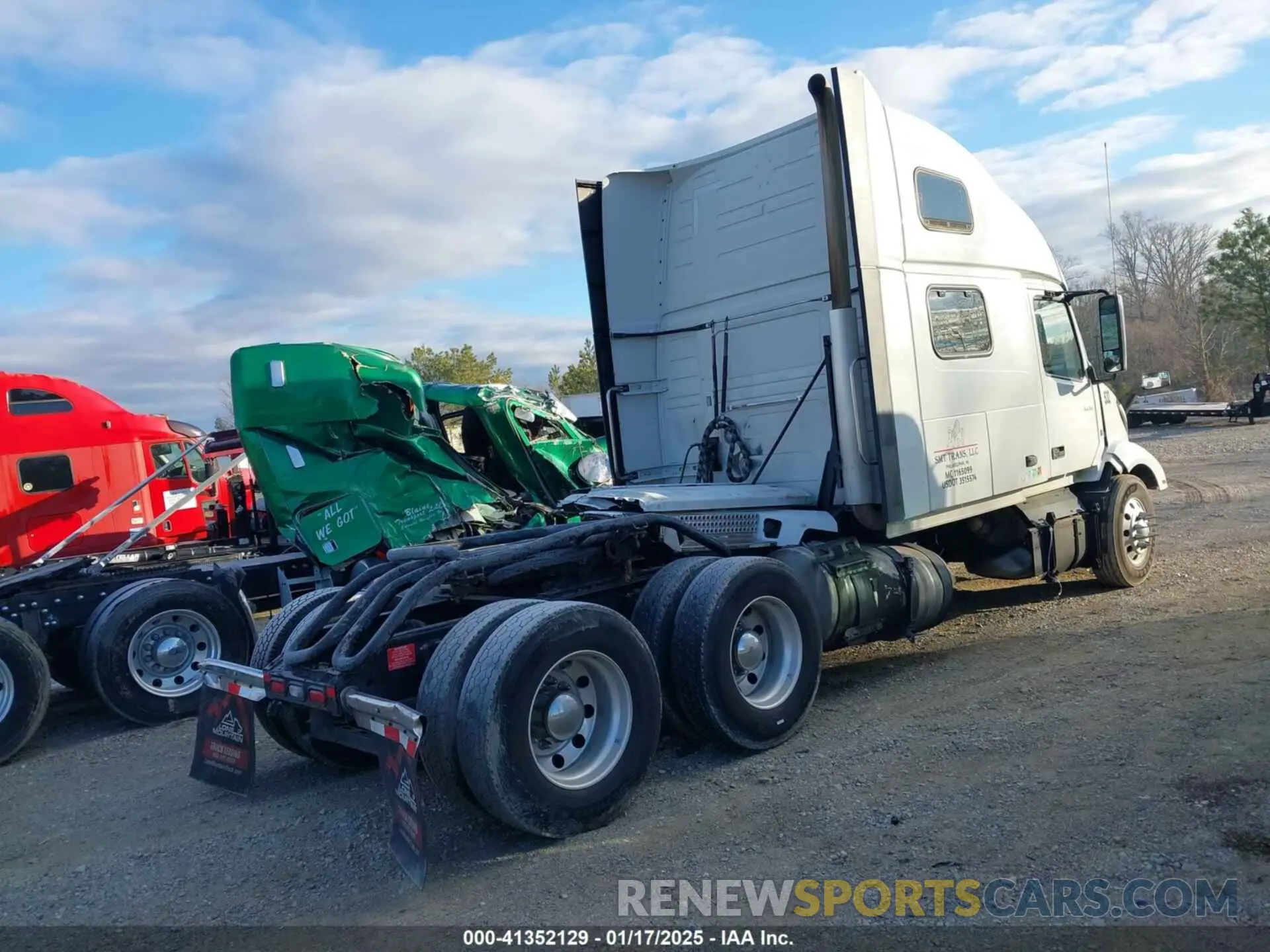 4 fotografías del automóvil dañado 4V4NC9EH4NN297840 VOLVO VNL 2022