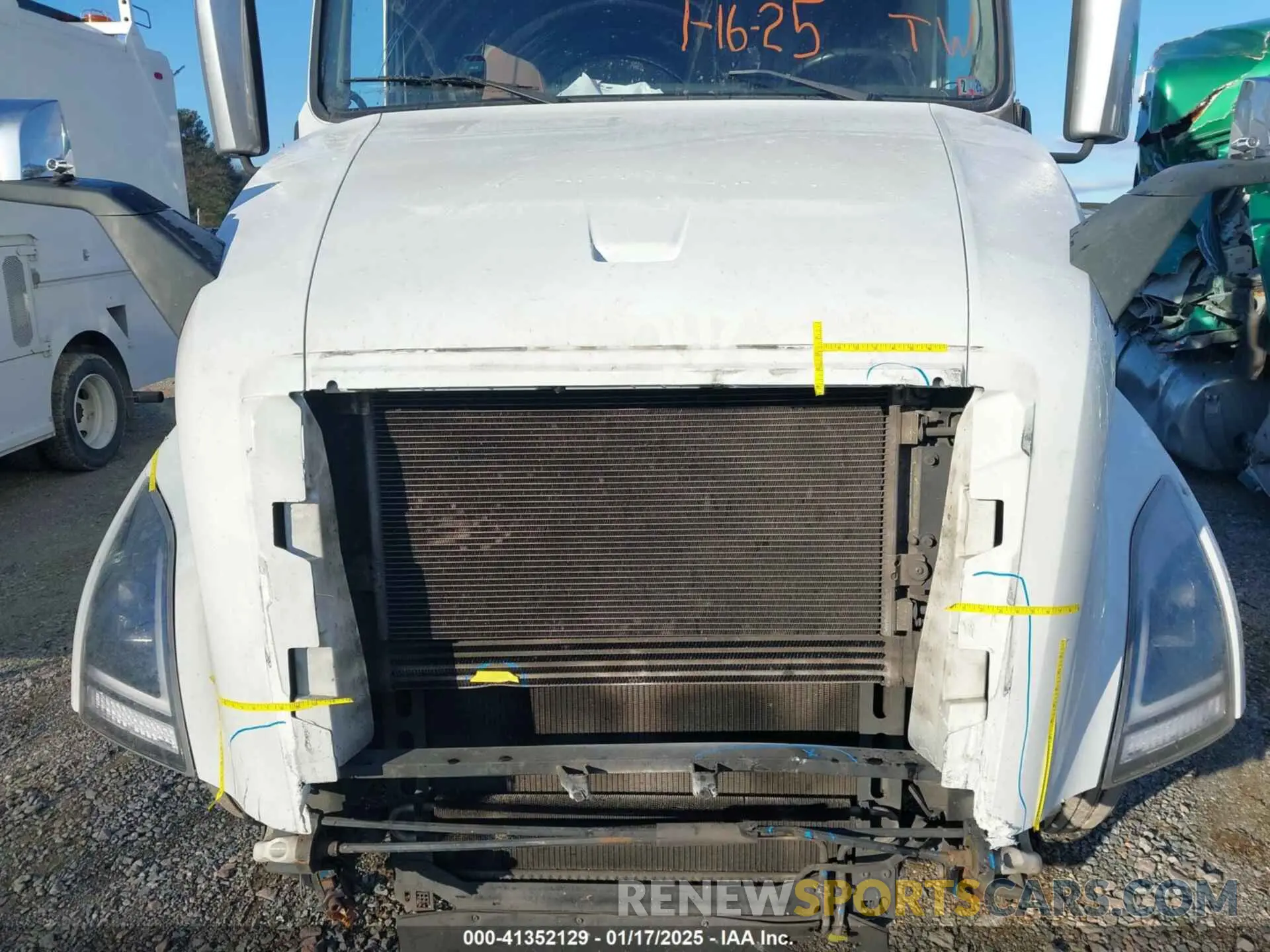 9 fotografías del automóvil dañado 4V4NC9EH4NN297840 VOLVO VNL 2022
