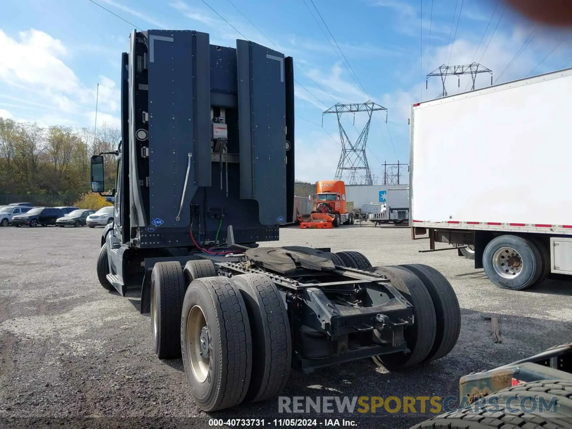 3 fotografías del automóvil dañado 4V4NC9UG5NN318591 VOLVO VNL 2022