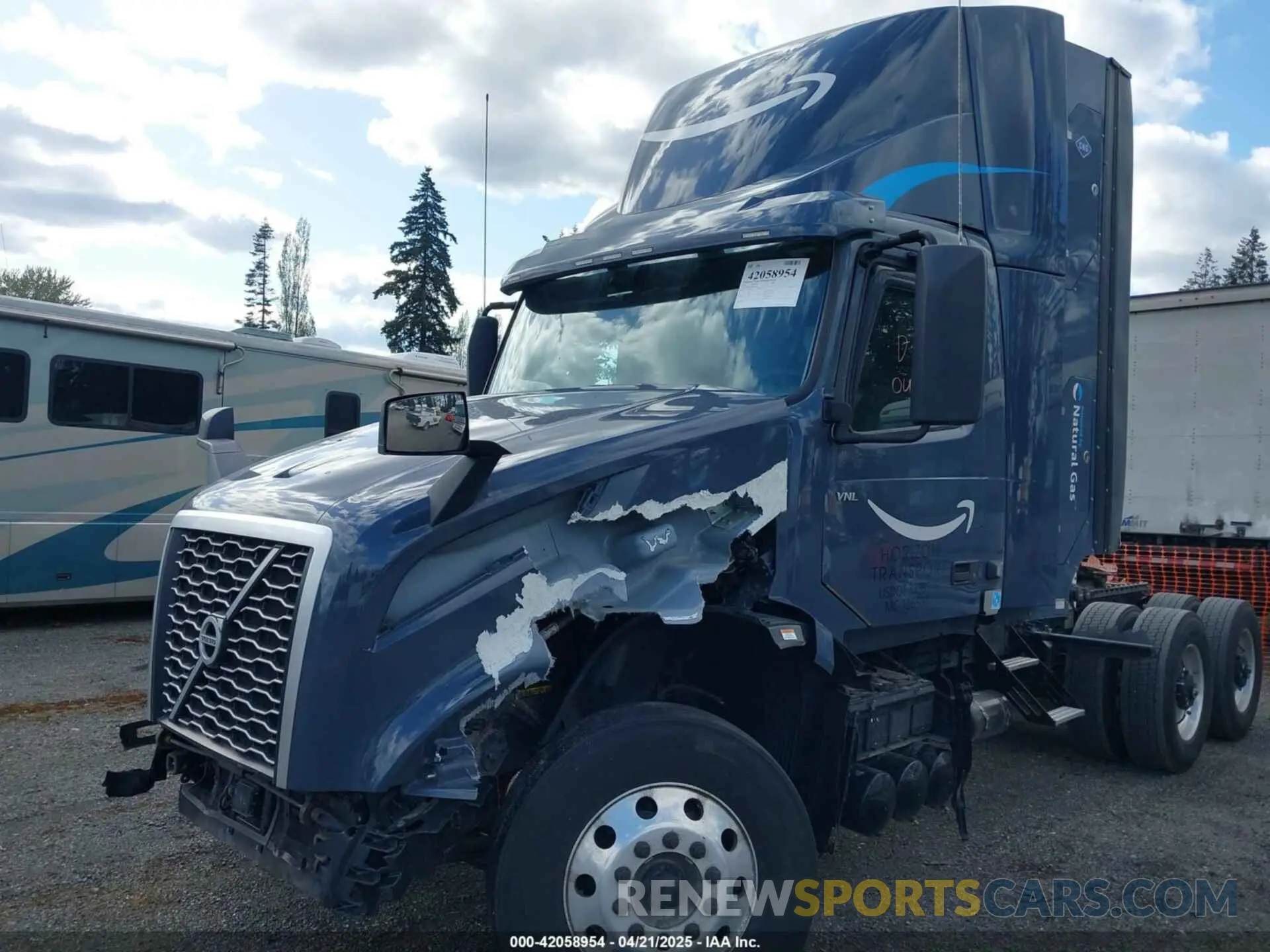 2 fotografías del automóvil dañado 4V4NC9UG9NN312356 VOLVO VNL 2022