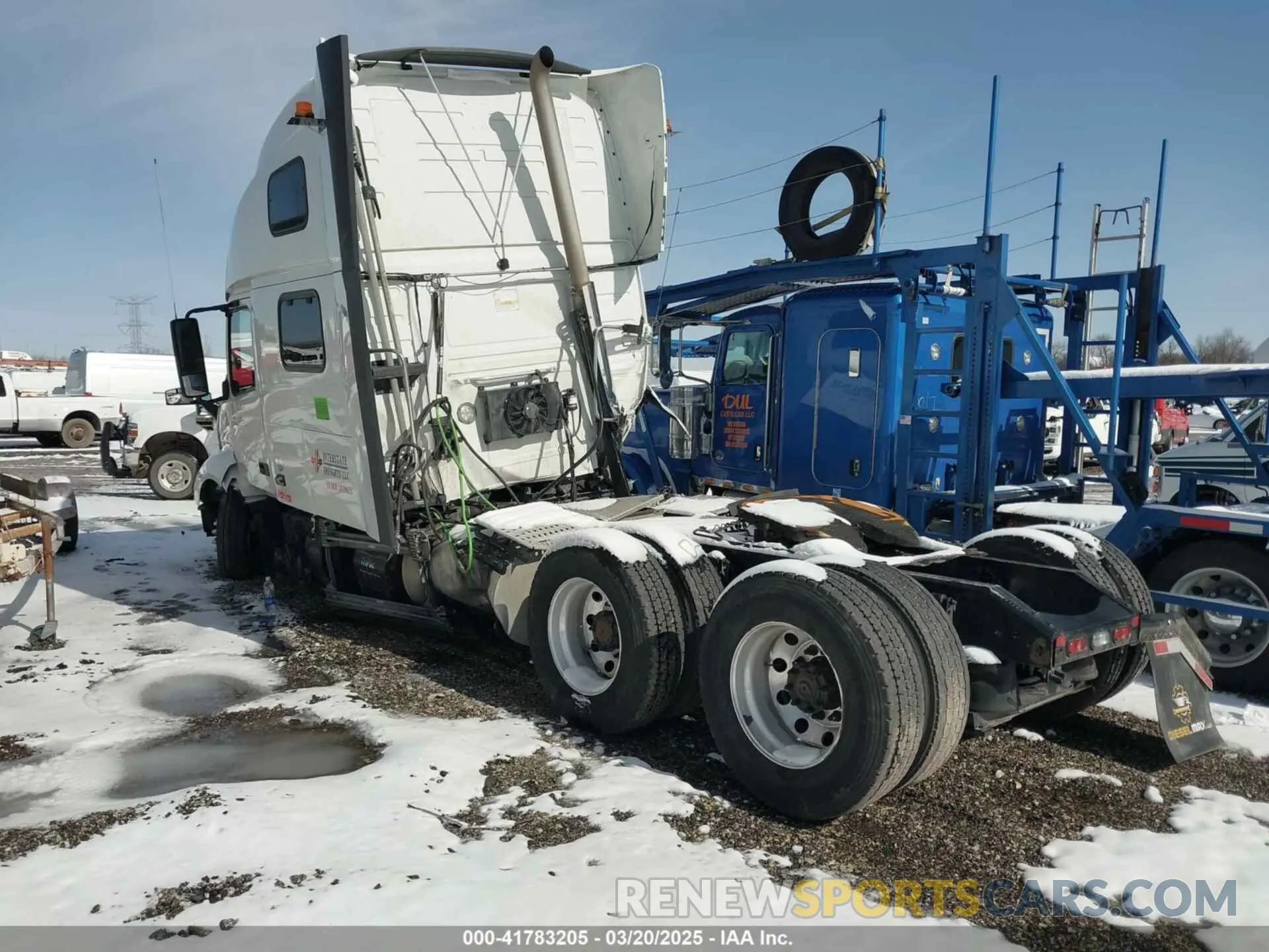 3 fotografías del automóvil dañado 4V4NC9EH2PN315710 VOLVO VNL 2023