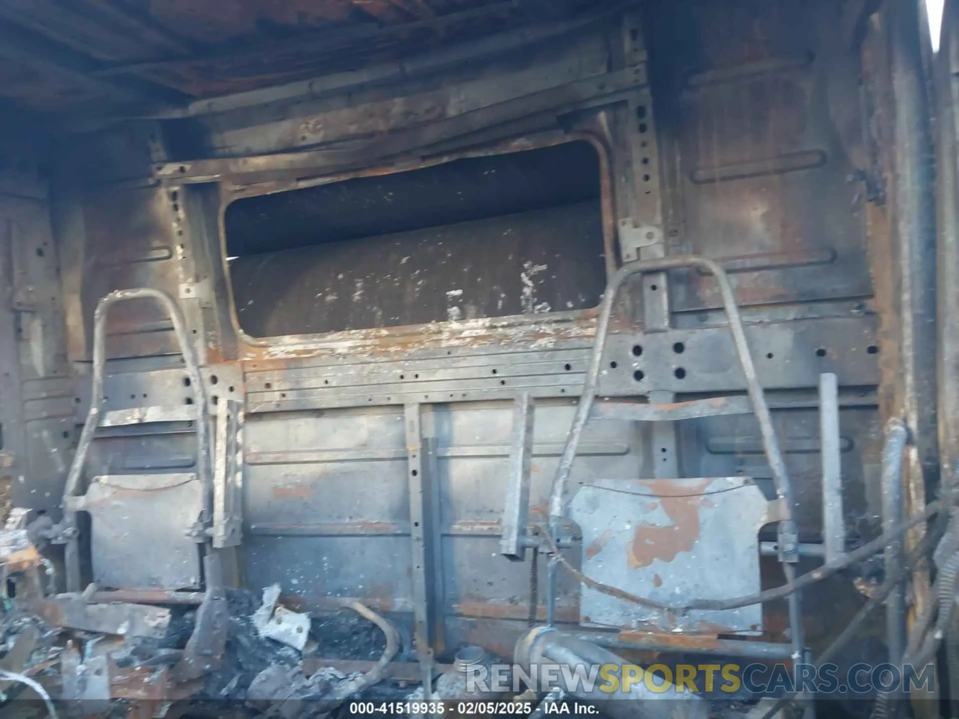 5 fotografías del automóvil dañado 4V4NC9UG1PN335682 VOLVO VNL 2023