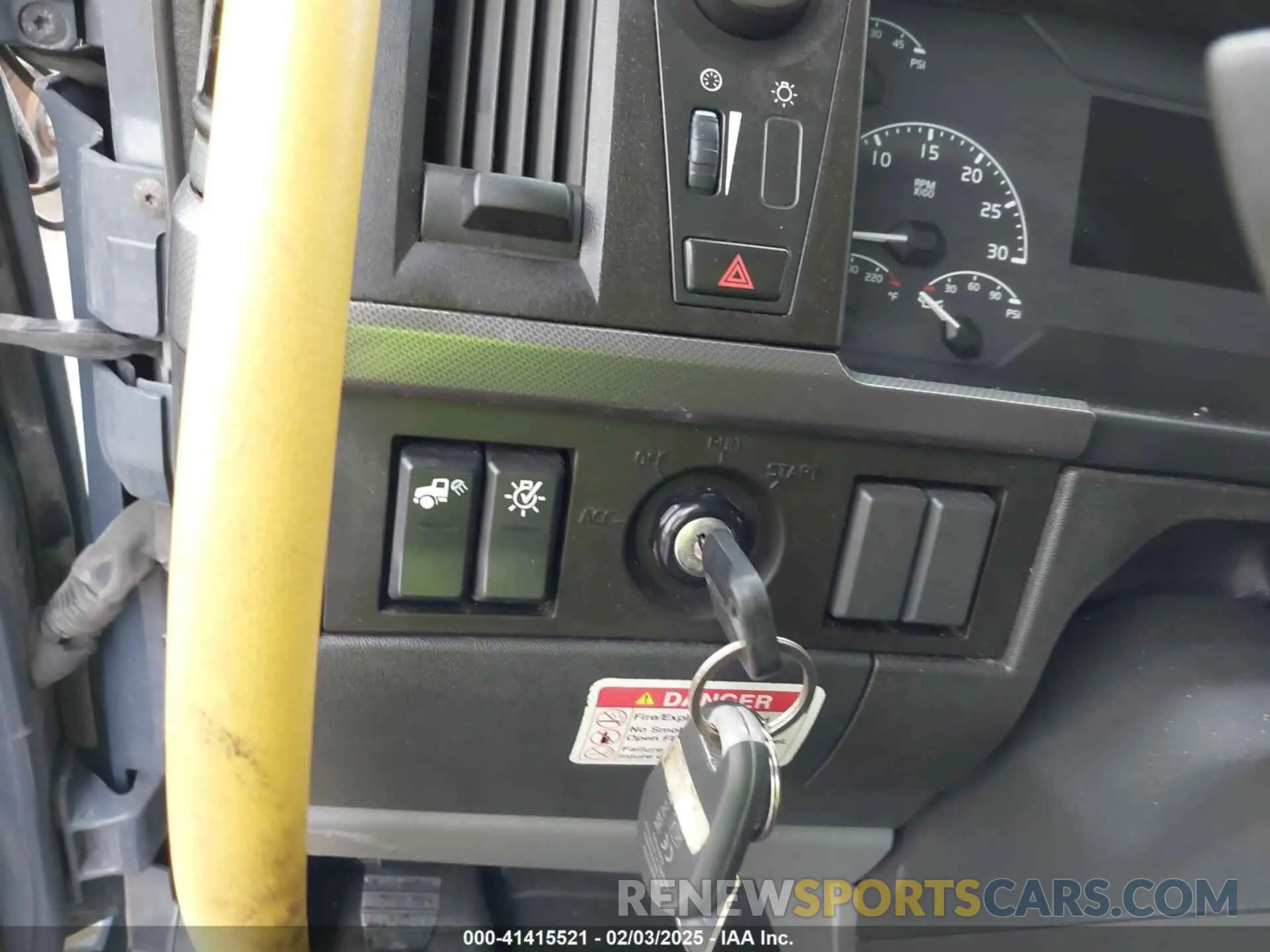 10 fotografías del automóvil dañado 4V4NC9UG5PN335569 VOLVO VNL 2023
