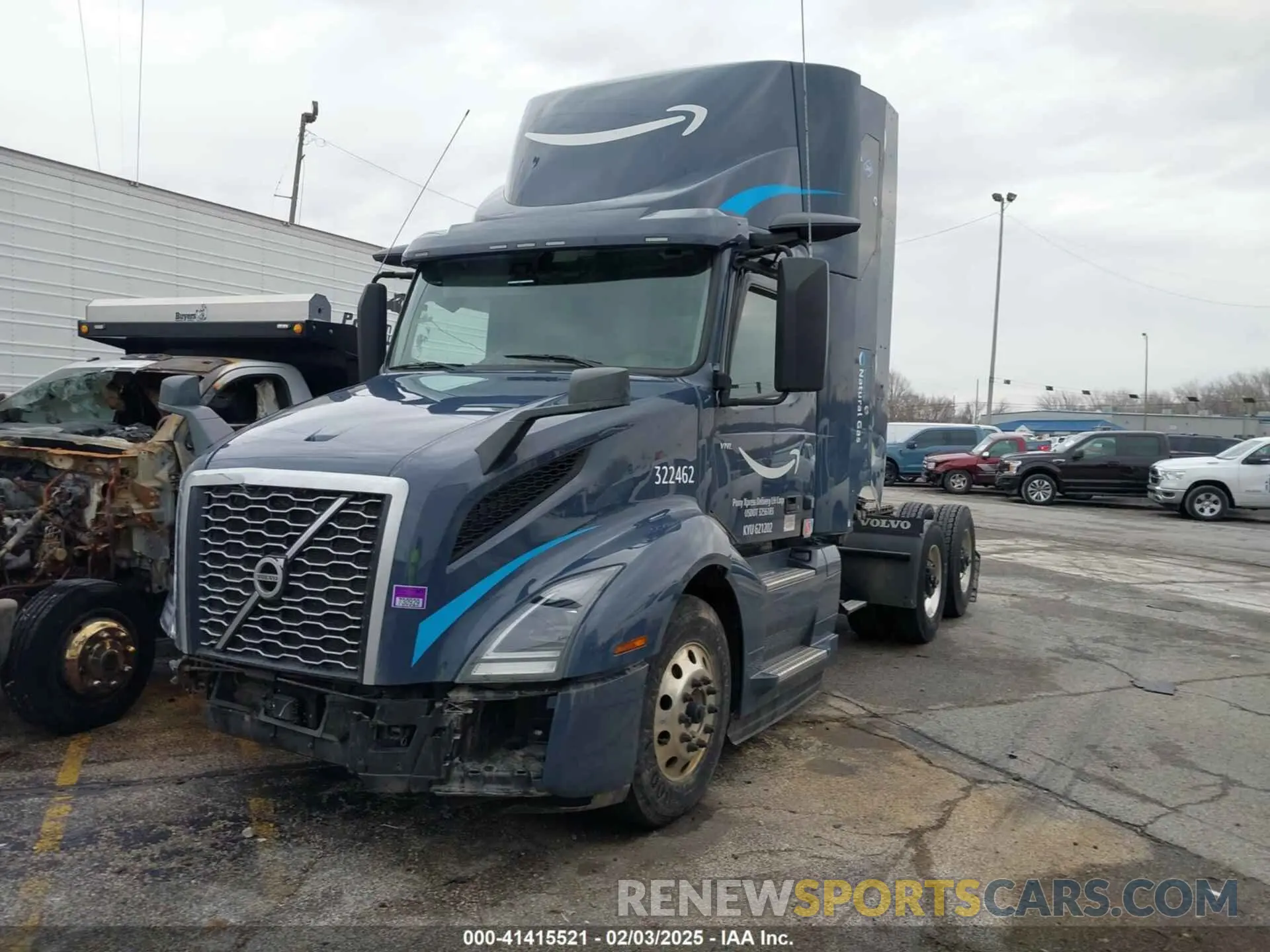 2 fotografías del automóvil dañado 4V4NC9UG5PN335569 VOLVO VNL 2023