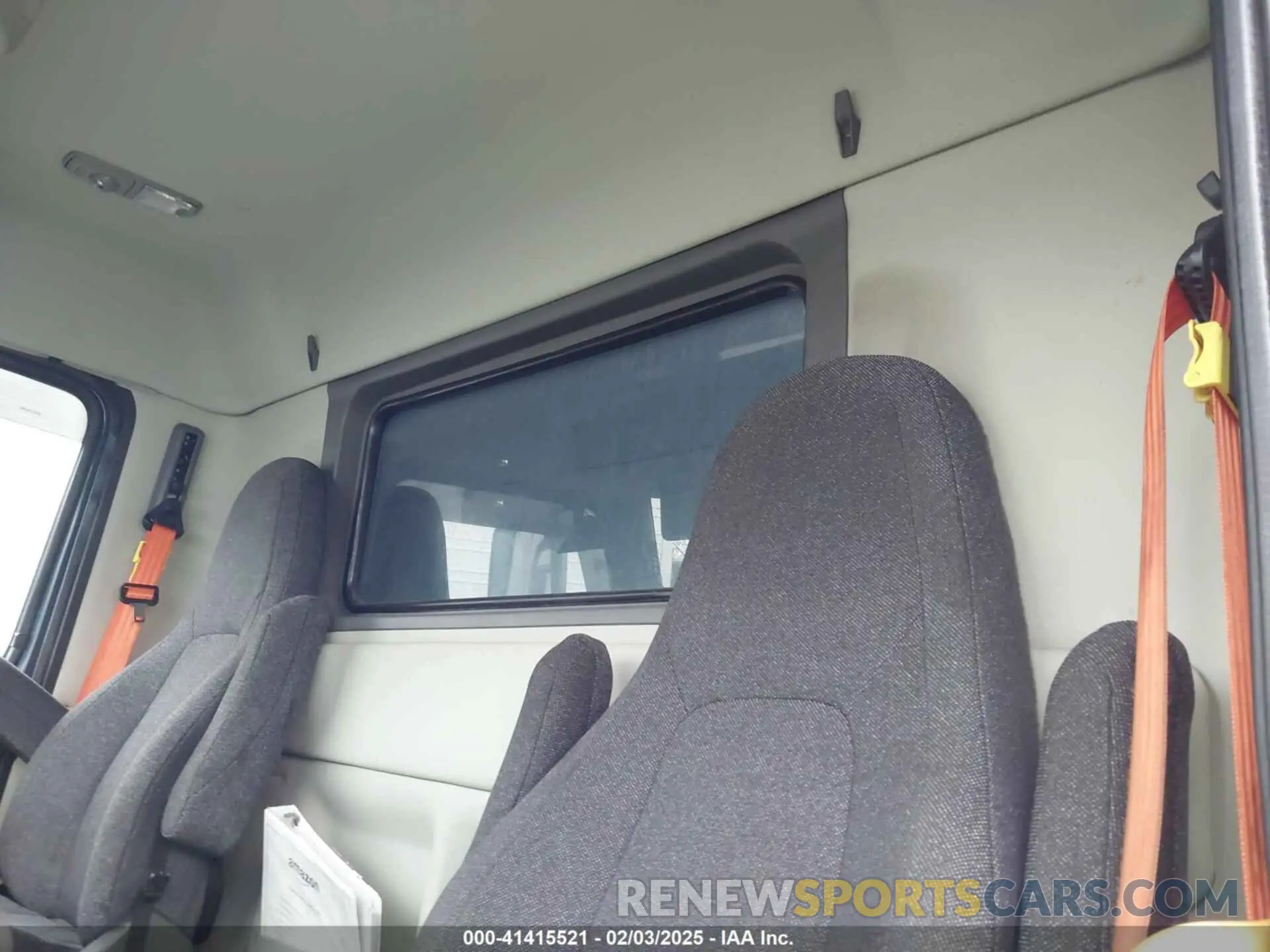 7 fotografías del automóvil dañado 4V4NC9UG5PN335569 VOLVO VNL 2023
