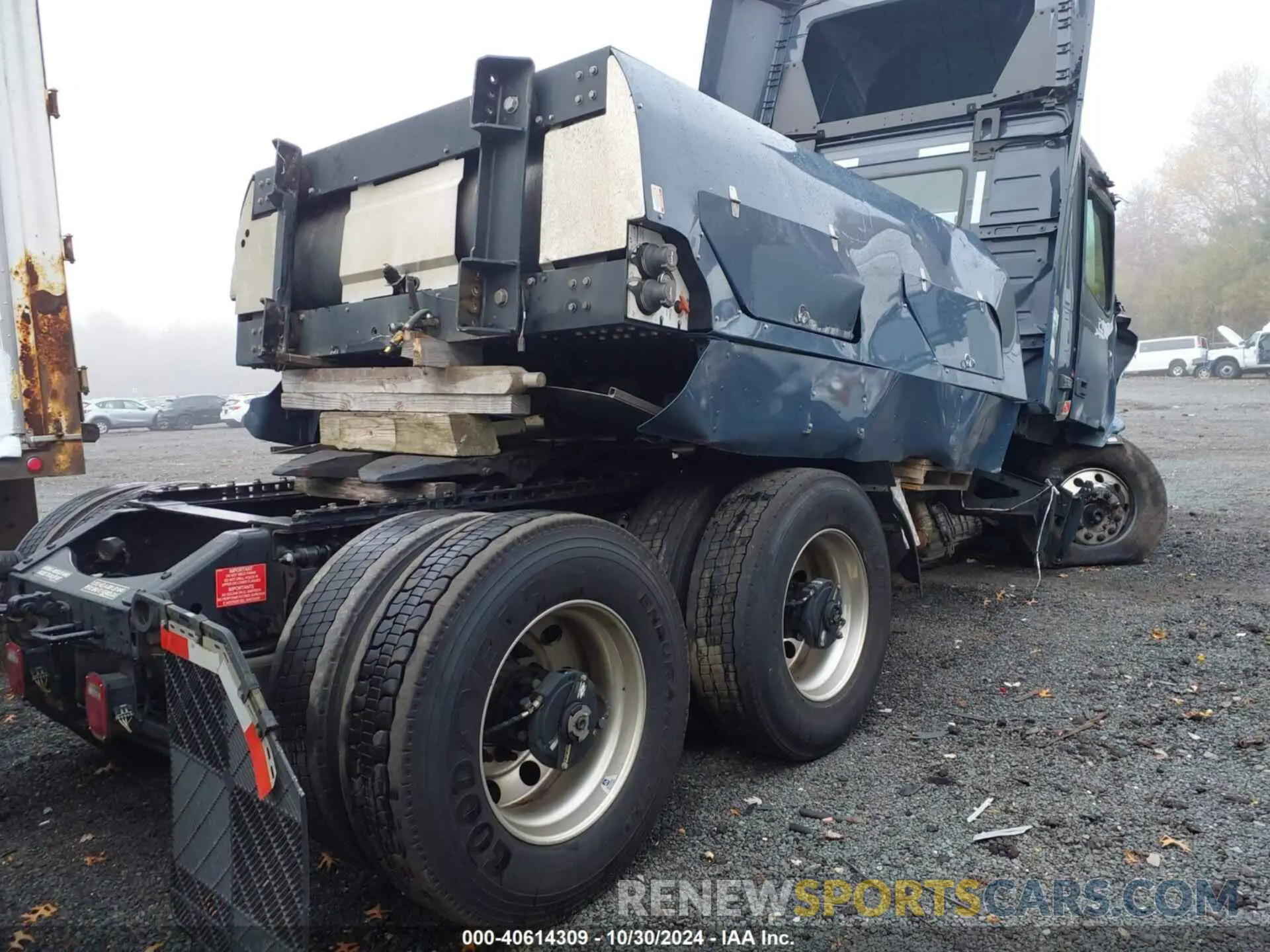 4 fotografías del automóvil dañado 4V4NC9UGXPN335616 VOLVO VNL 2023