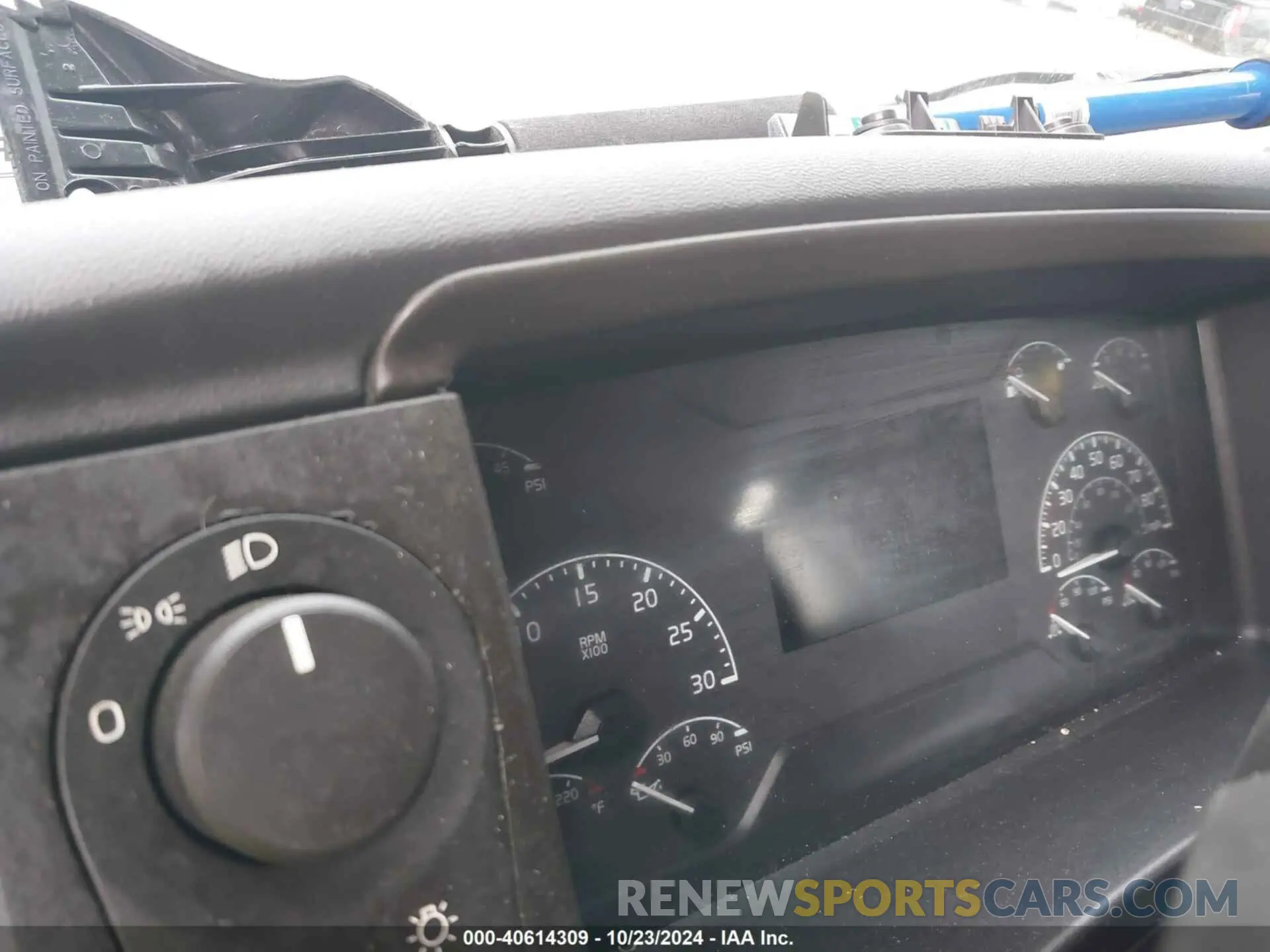 5 fotografías del automóvil dañado 4V4NC9UGXPN335616 VOLVO VNL 2023