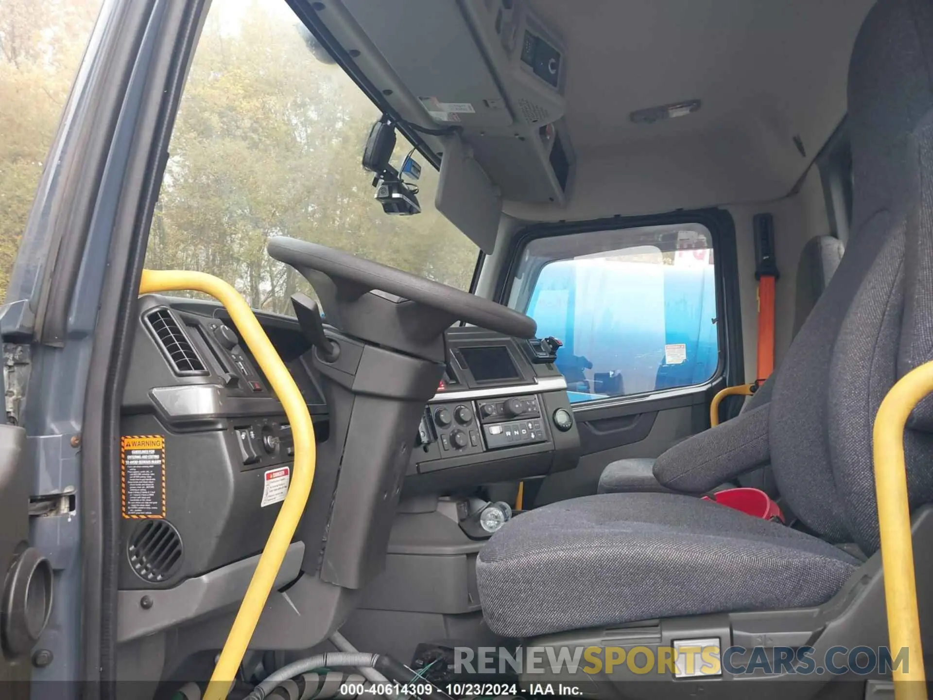 7 fotografías del automóvil dañado 4V4NC9UGXPN335616 VOLVO VNL 2023
