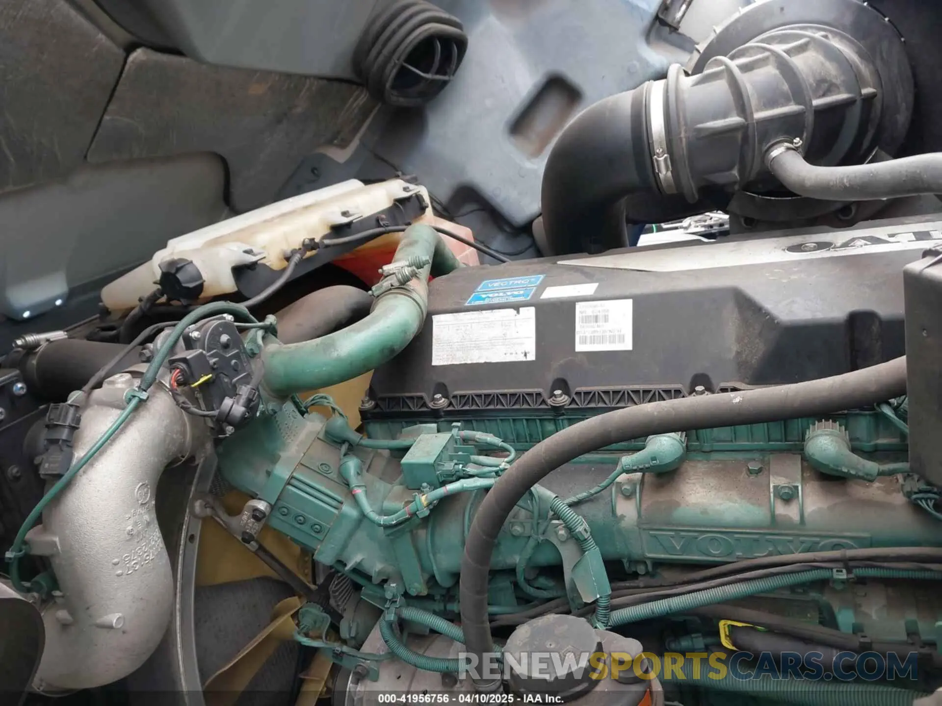 9 fotografías del automóvil dañado 4V4NC9EH5RN624168 VOLVO VNL 2024
