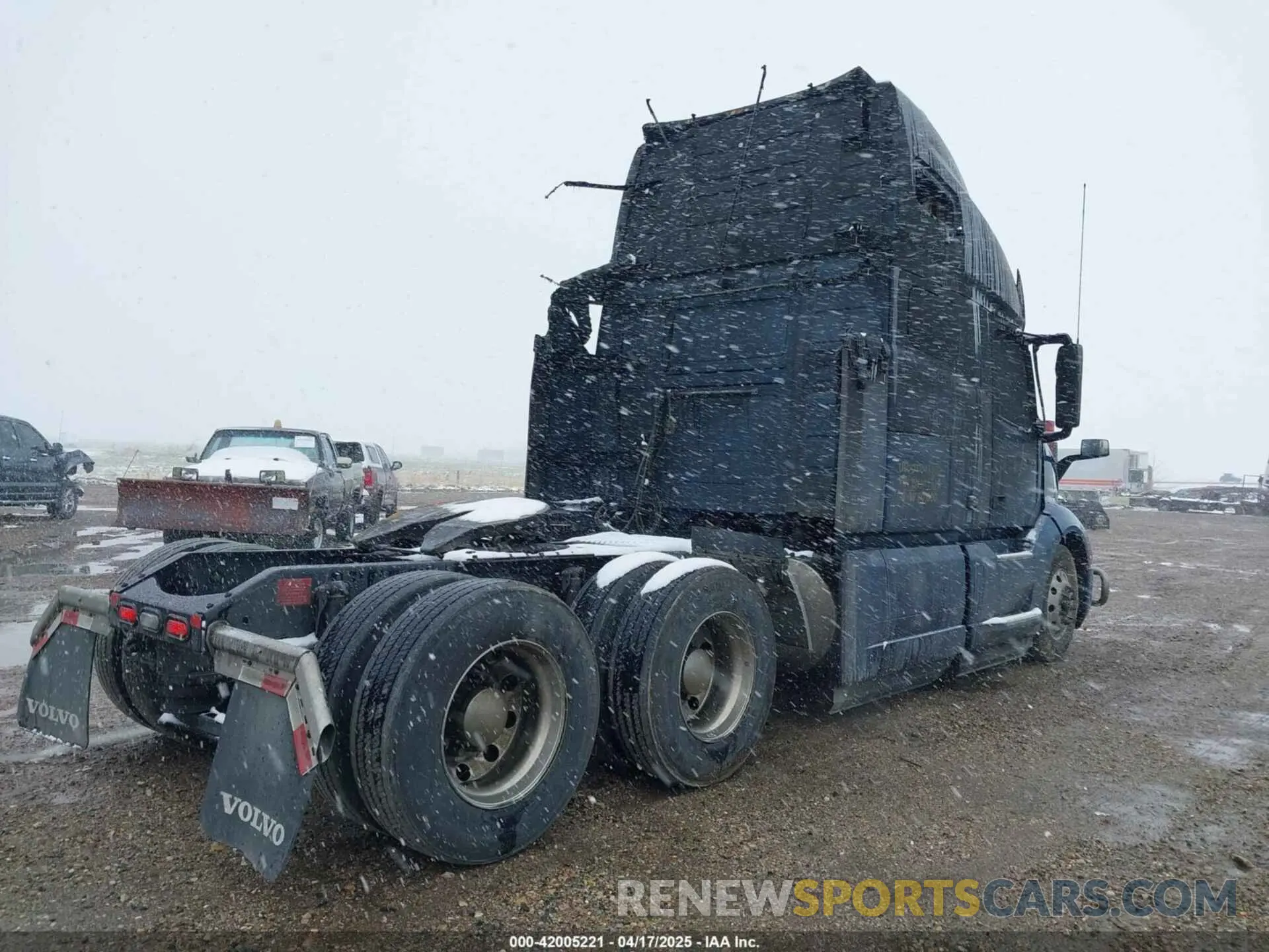4 fotografías del automóvil dañado 4V4NC9EH5RN641312 VOLVO VNL 2024