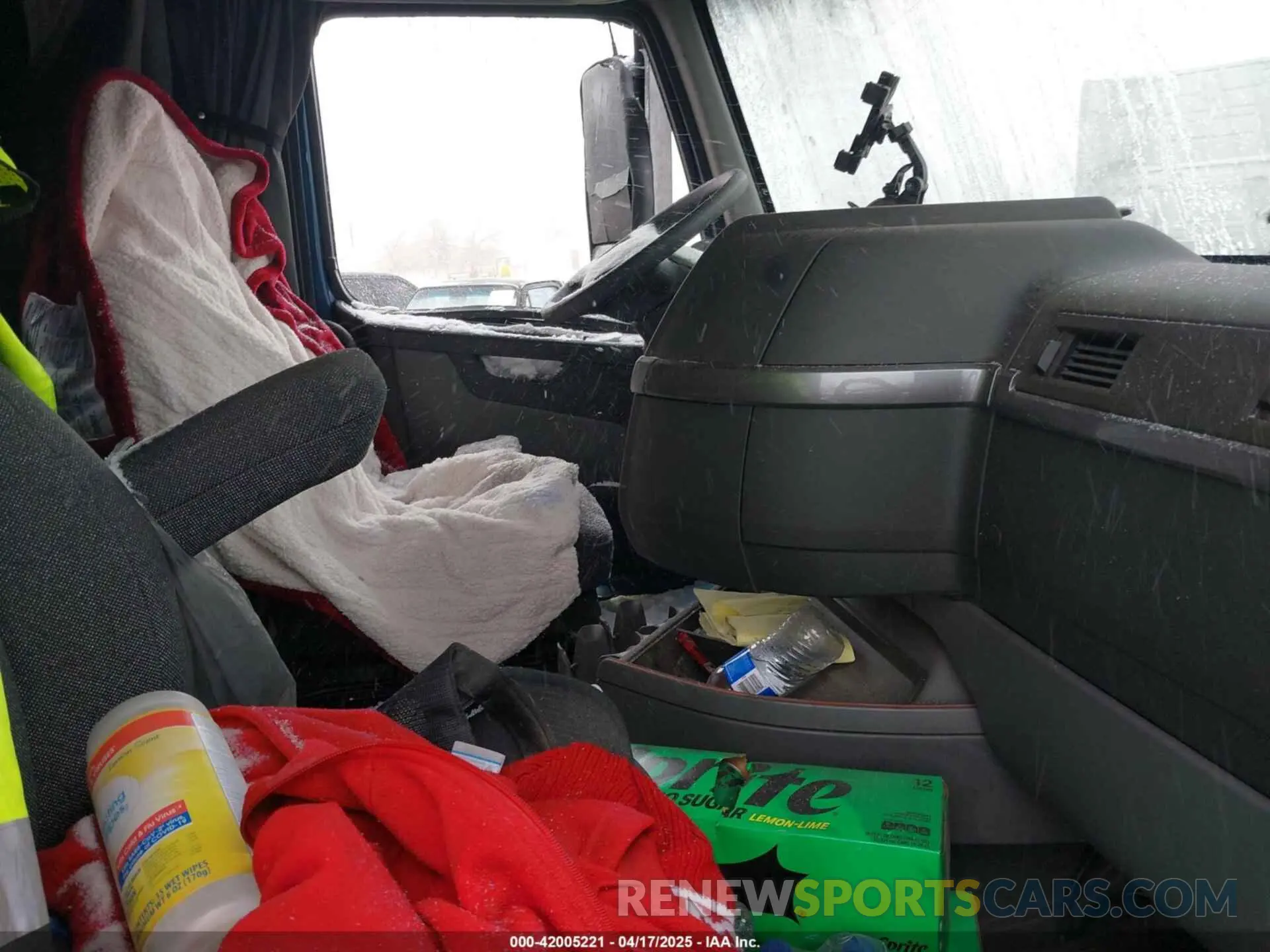 5 fotografías del automóvil dañado 4V4NC9EH5RN641312 VOLVO VNL 2024