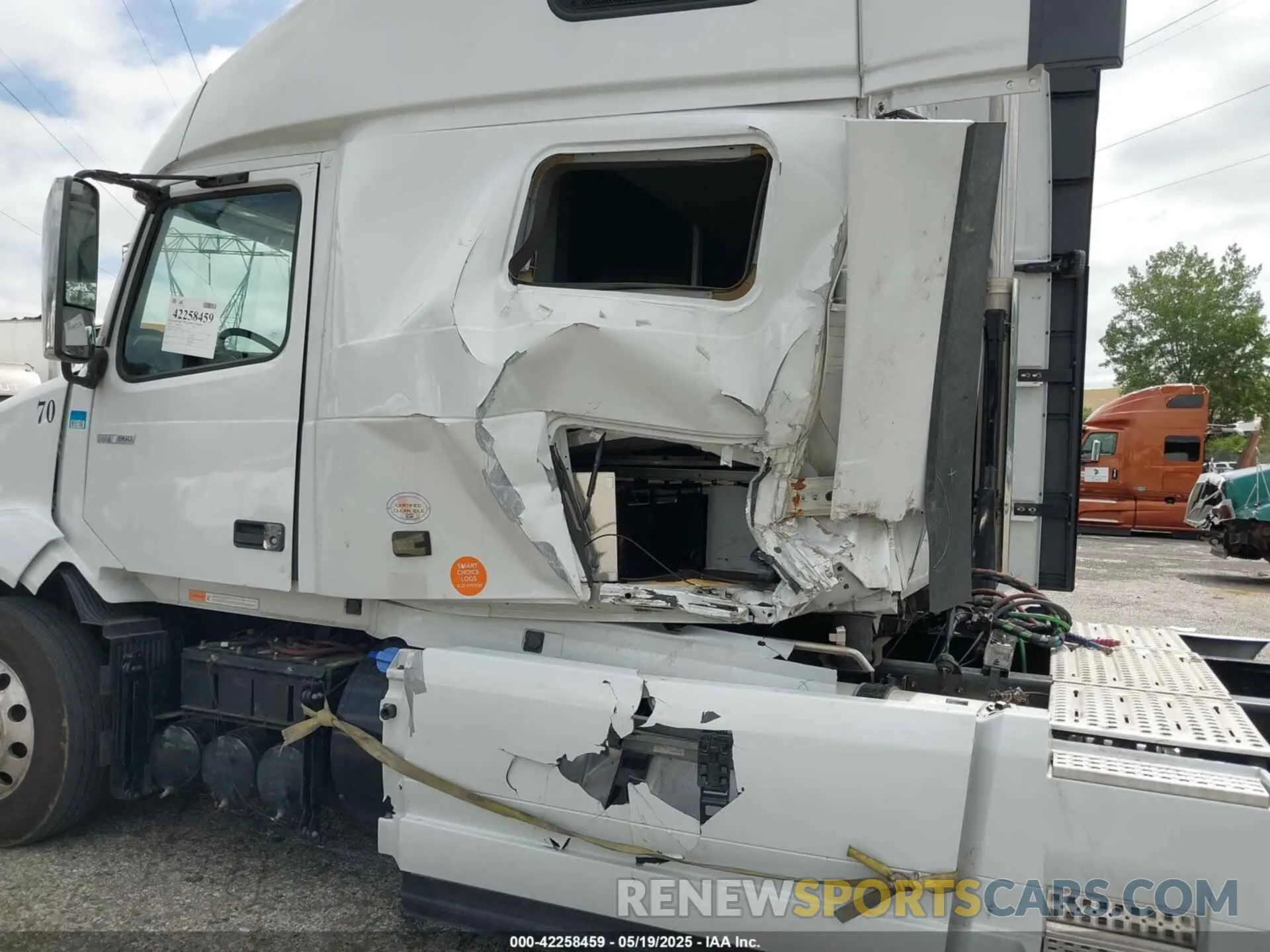 11 fotografías del automóvil dañado 4V4NC9EJXRN640546 VOLVO VNL 2024