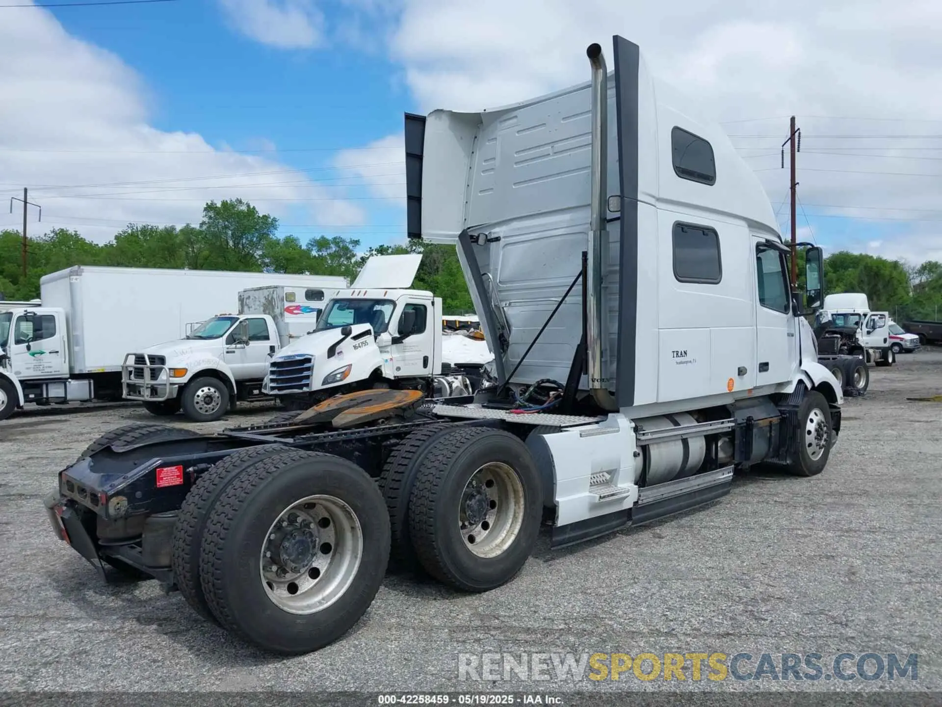 4 fotografías del automóvil dañado 4V4NC9EJXRN640546 VOLVO VNL 2024
