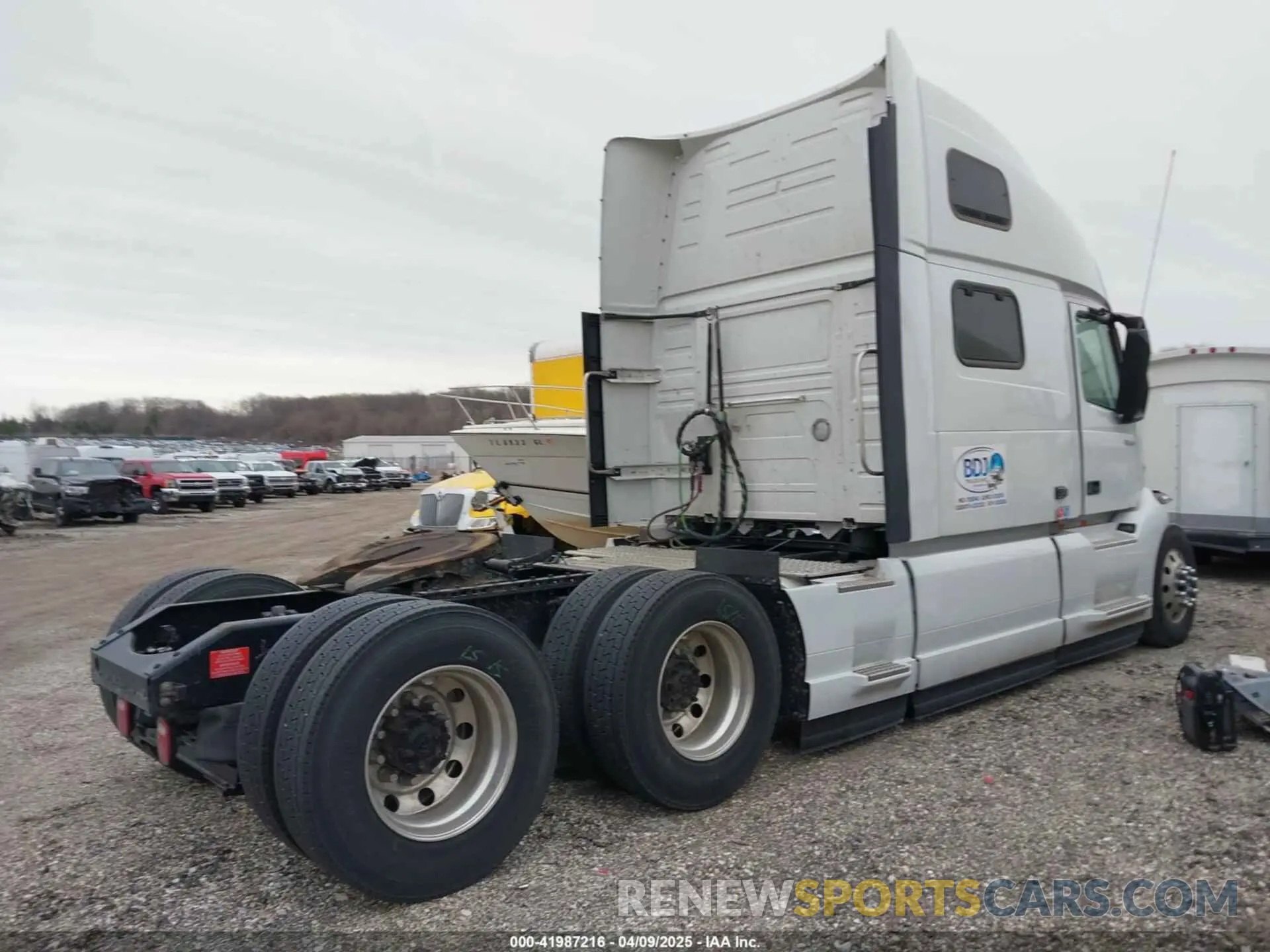 4 fotografías del automóvil dañado 4V4NC9EH0SN669881 VOLVO VNL 2025