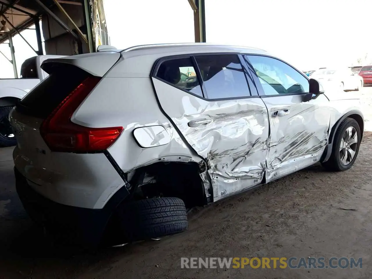 3 fotografías del automóvil dañado YV4162UK0K2045485 VOLVO XC40 2019