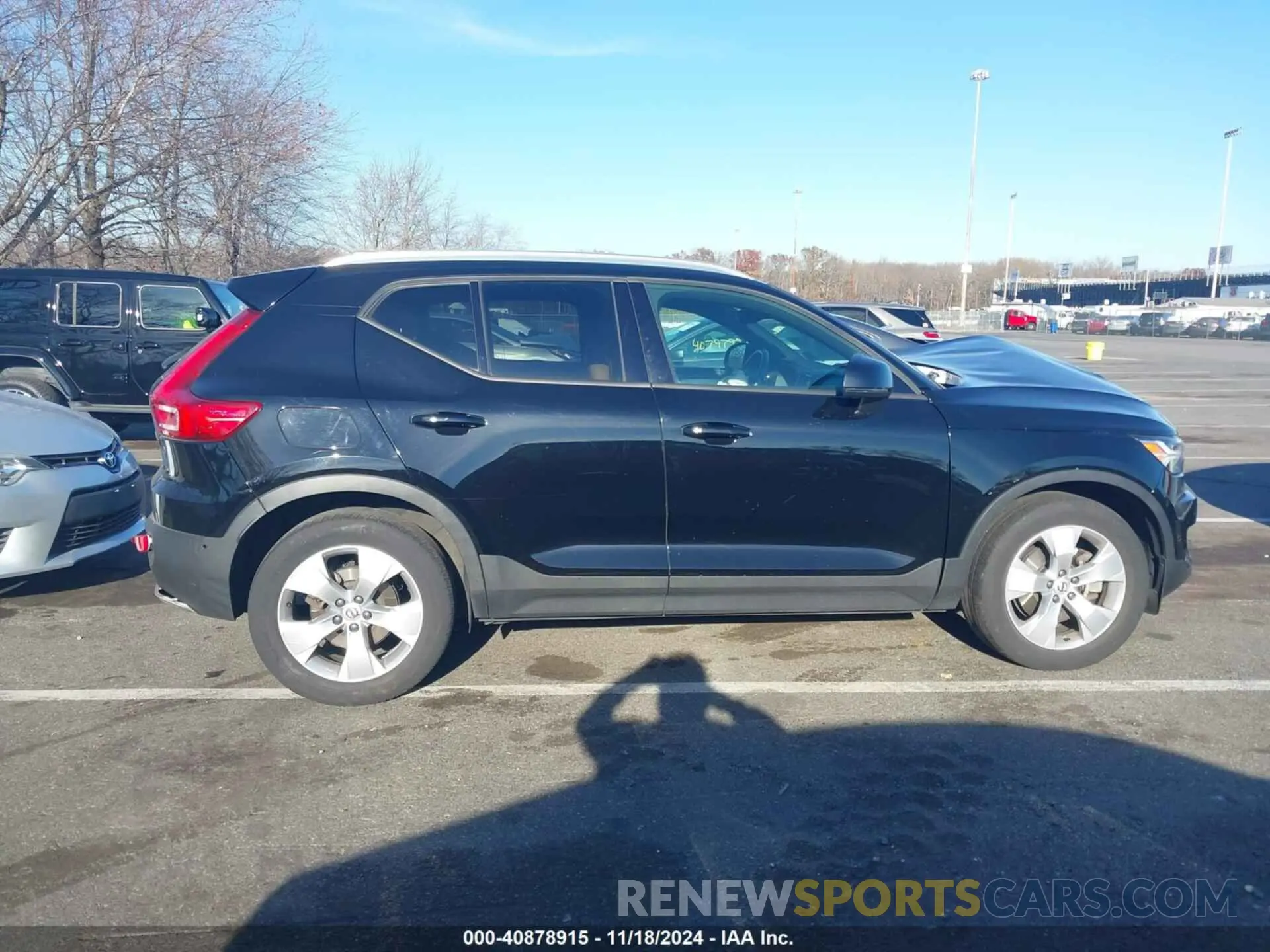 13 fotografías del automóvil dañado YV4162UK0K2050010 VOLVO XC40 2019