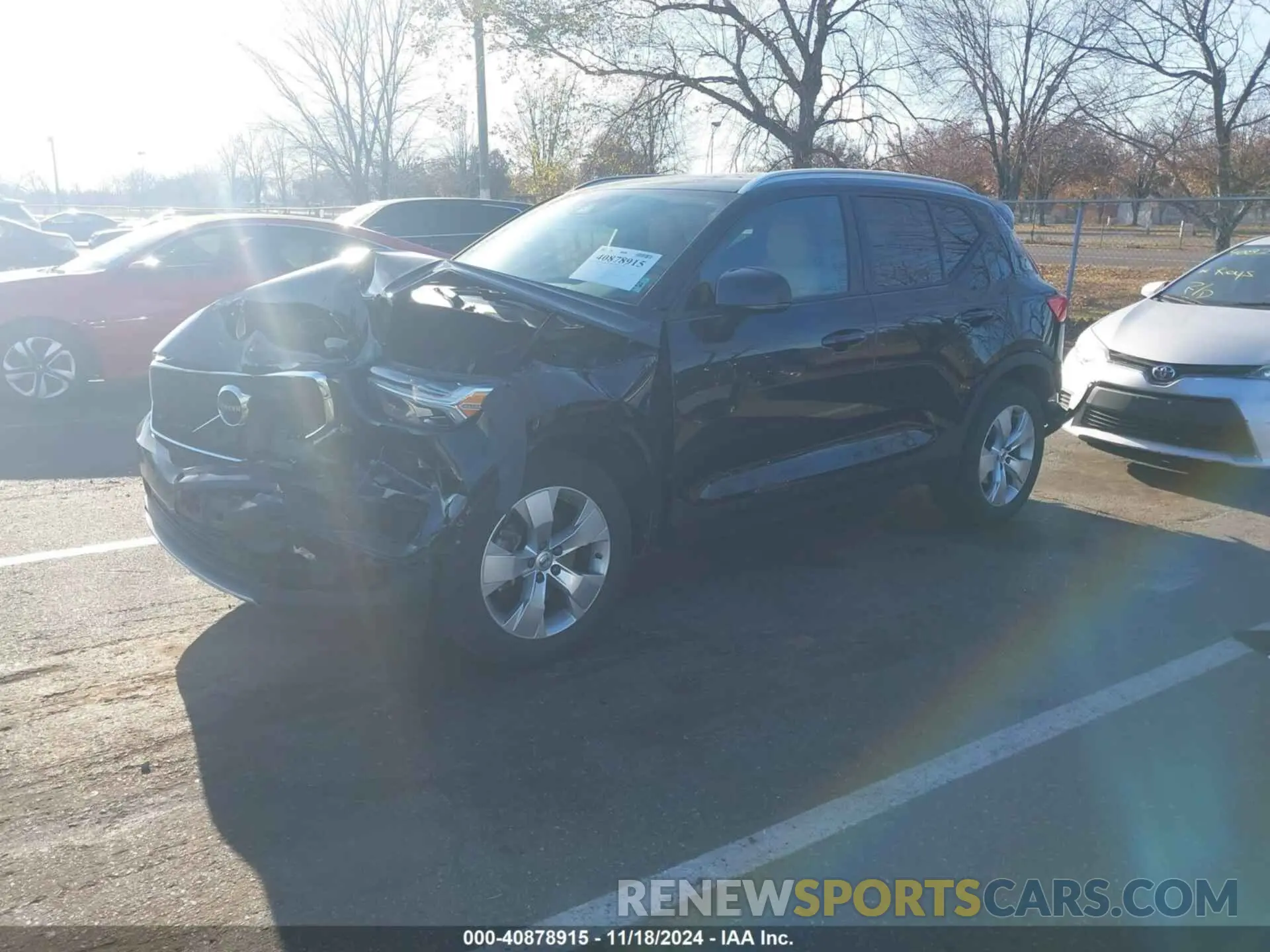 2 fotografías del automóvil dañado YV4162UK0K2050010 VOLVO XC40 2019