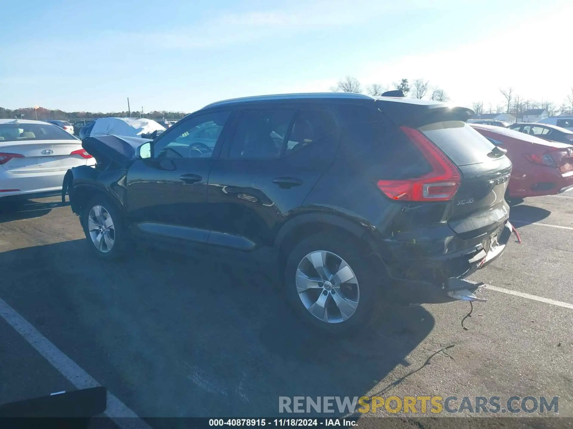 3 fotografías del automóvil dañado YV4162UK0K2050010 VOLVO XC40 2019