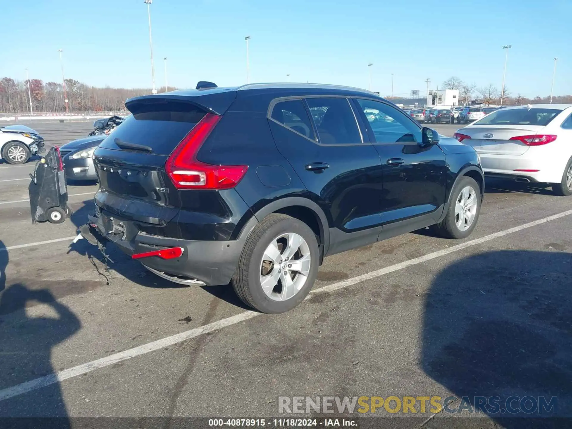 4 fotografías del automóvil dañado YV4162UK0K2050010 VOLVO XC40 2019