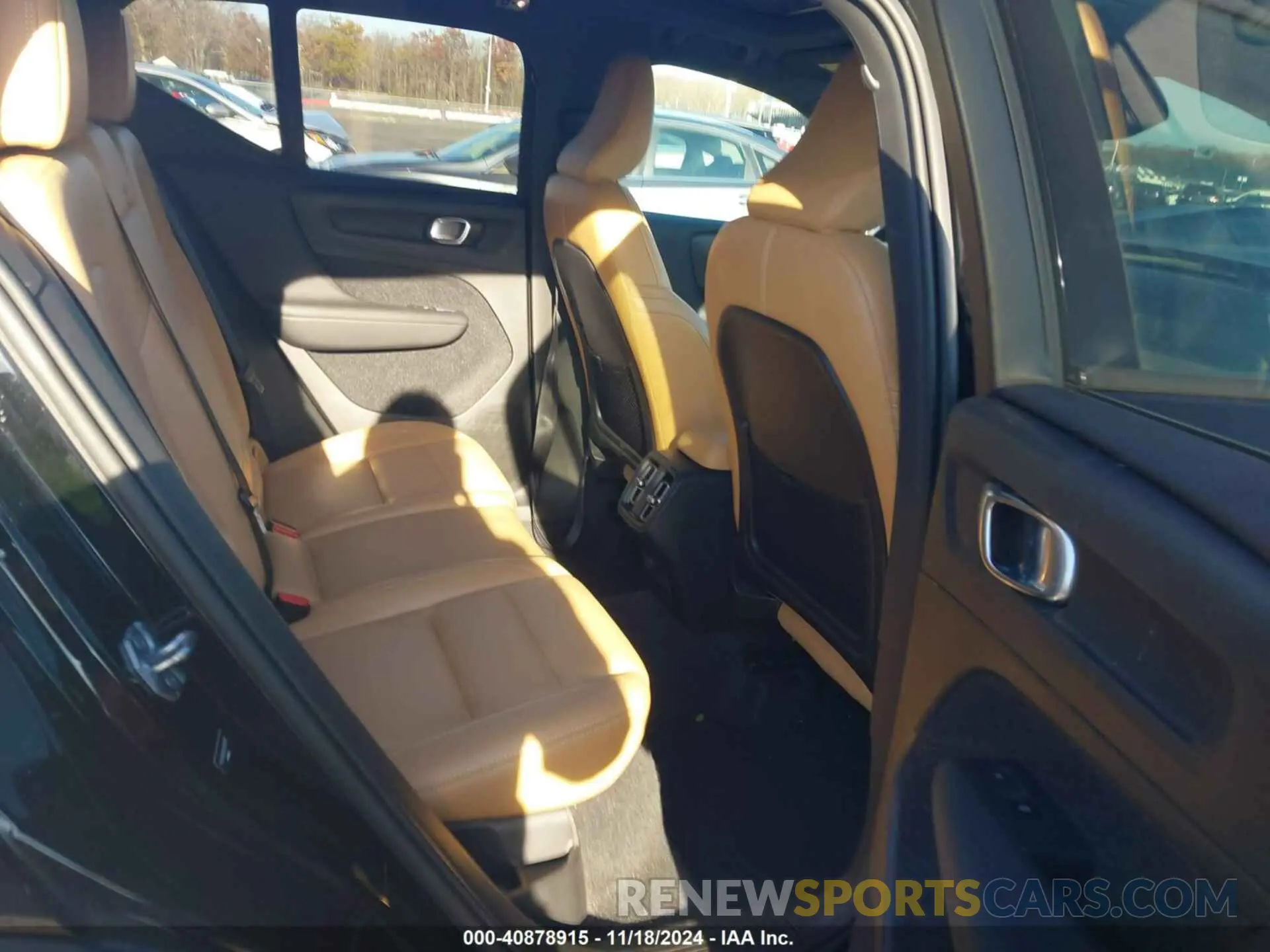 8 fotografías del automóvil dañado YV4162UK0K2050010 VOLVO XC40 2019