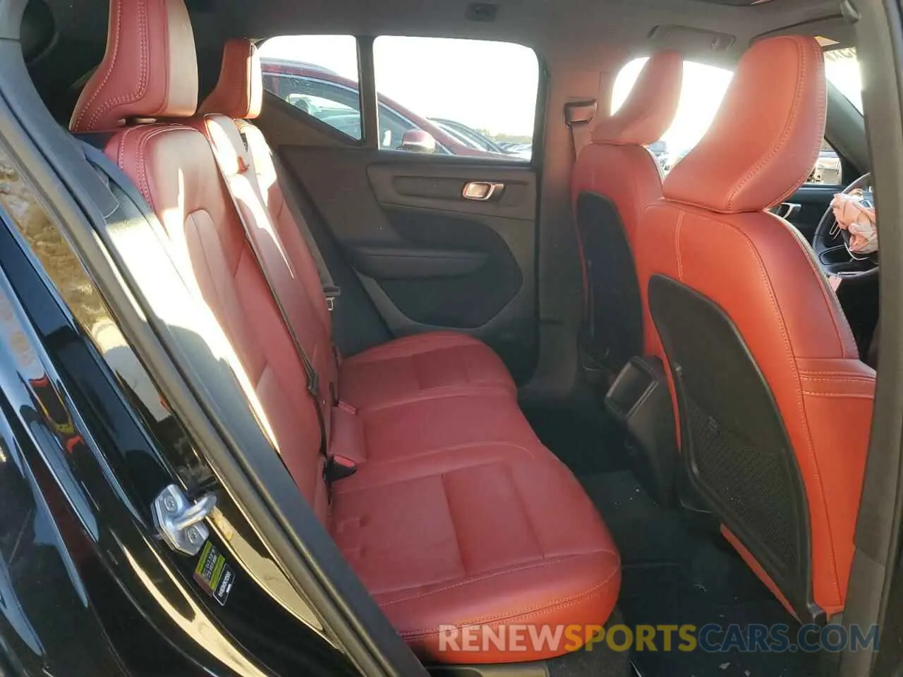 10 fotografías del automóvil dañado YV4162UK0K2125045 VOLVO XC40 2019