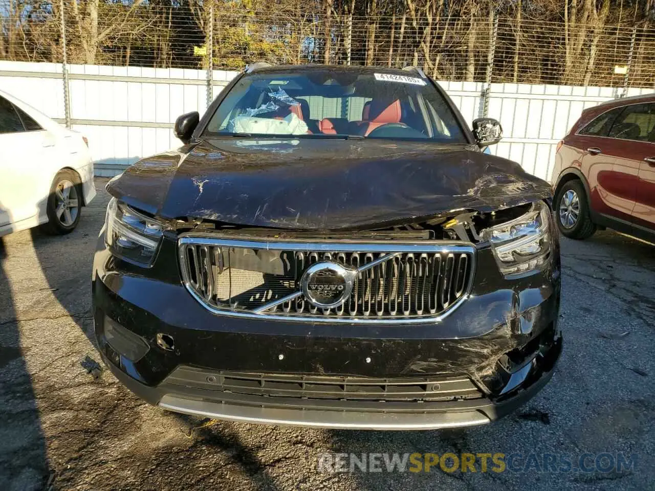 5 fotografías del automóvil dañado YV4162UK0K2125045 VOLVO XC40 2019