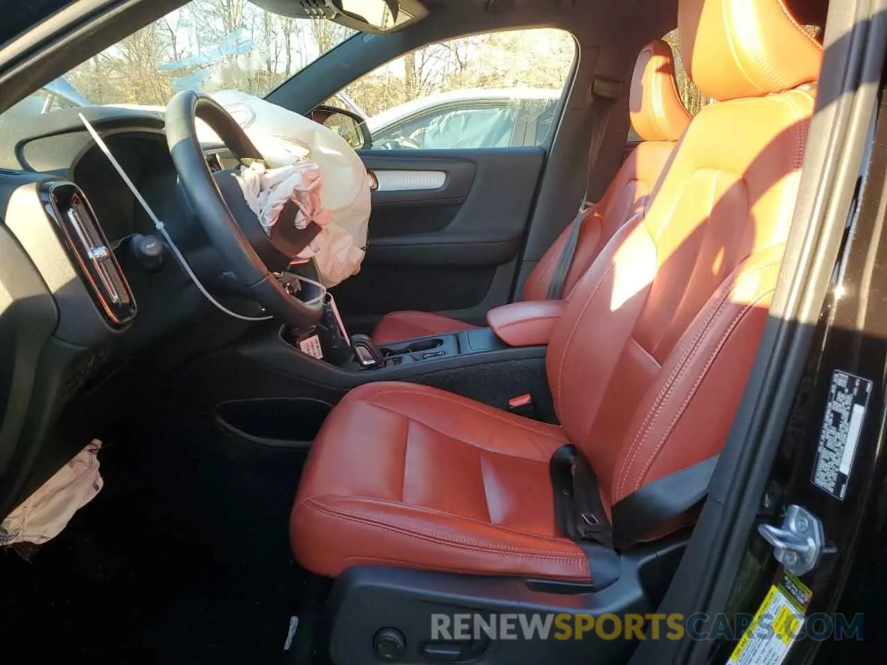 7 fotografías del automóvil dañado YV4162UK0K2125045 VOLVO XC40 2019