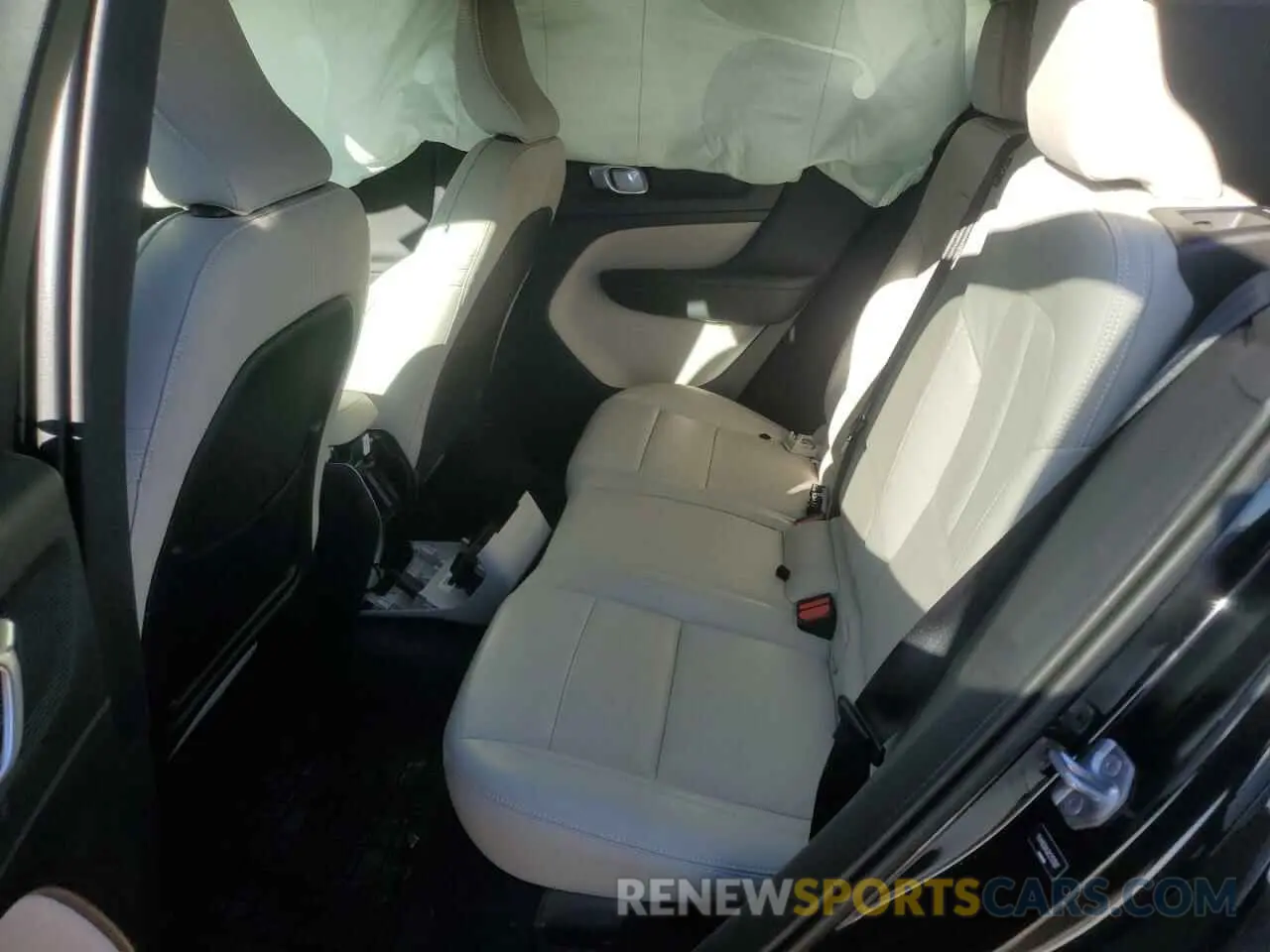 11 fotografías del automóvil dañado YV4162UK0K2131587 VOLVO XC40 2019