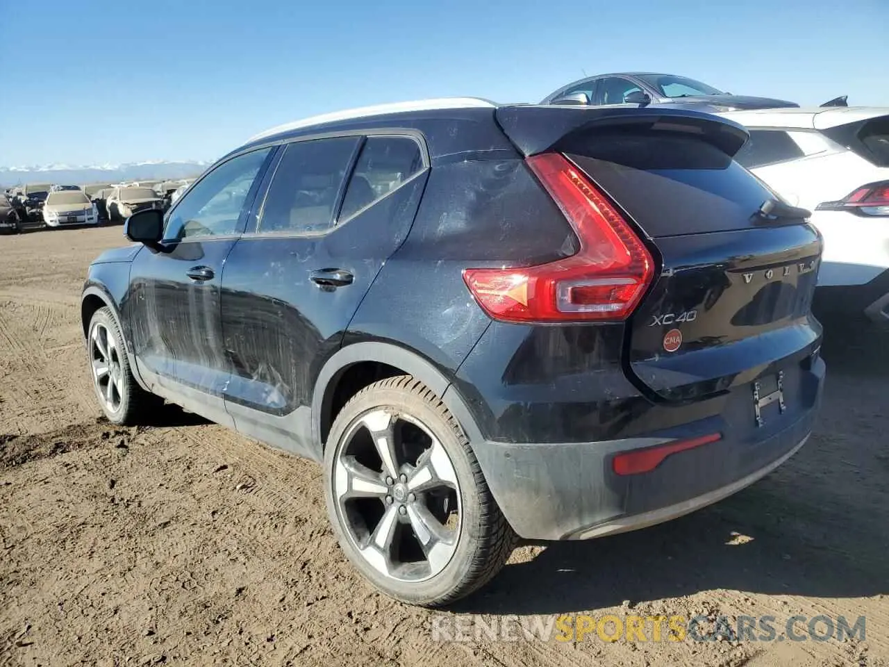 2 fotografías del automóvil dañado YV4162UK0K2131587 VOLVO XC40 2019