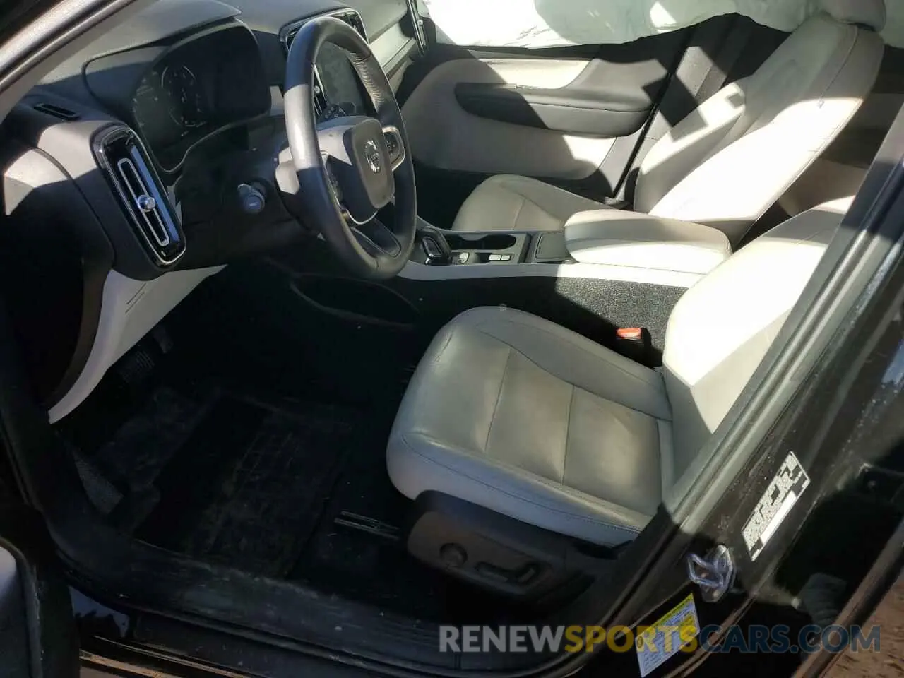 7 fotografías del automóvil dañado YV4162UK0K2131587 VOLVO XC40 2019