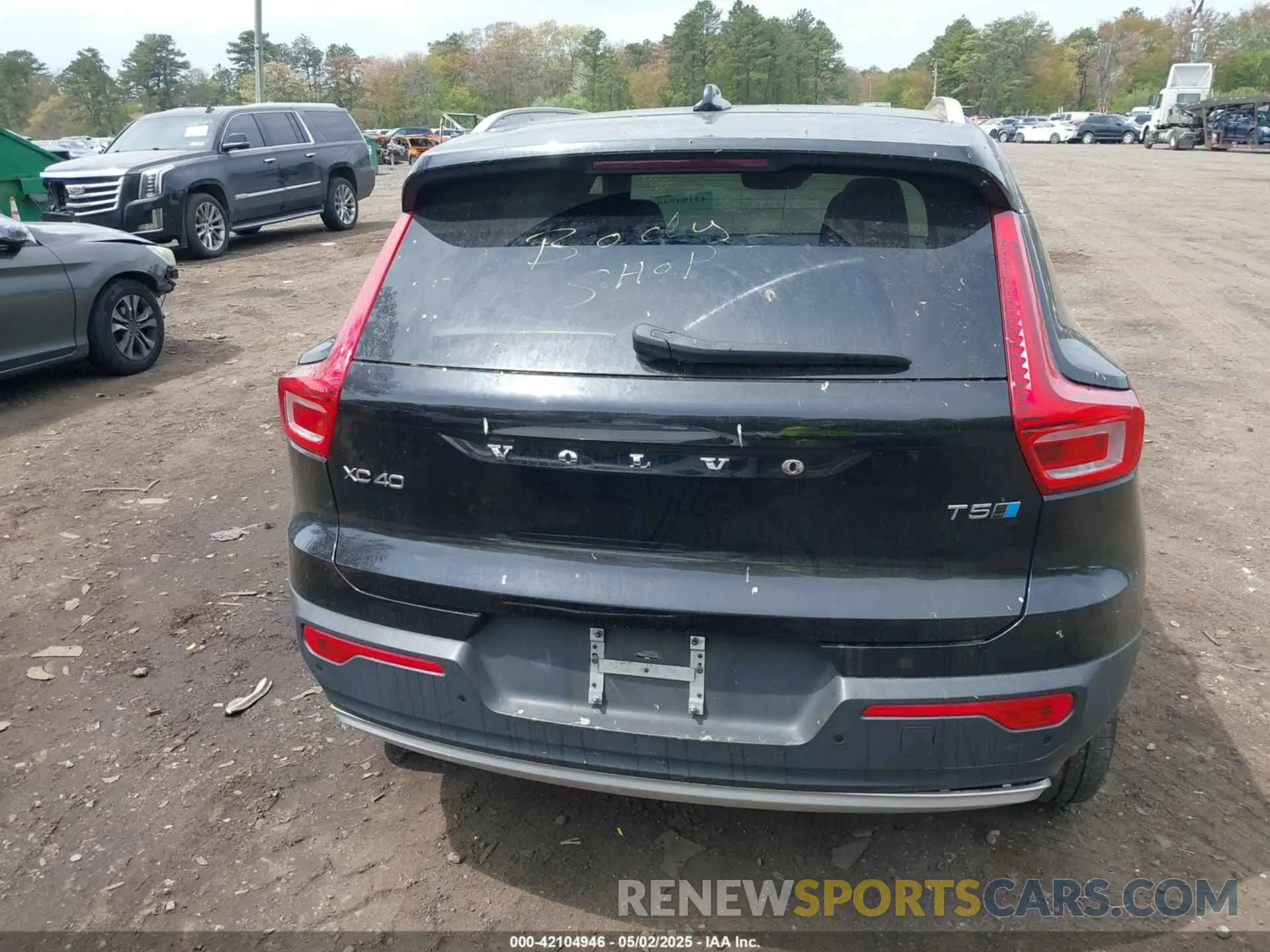 16 fotografías del automóvil dañado YV4162UK1K2052266 VOLVO XC40 2019