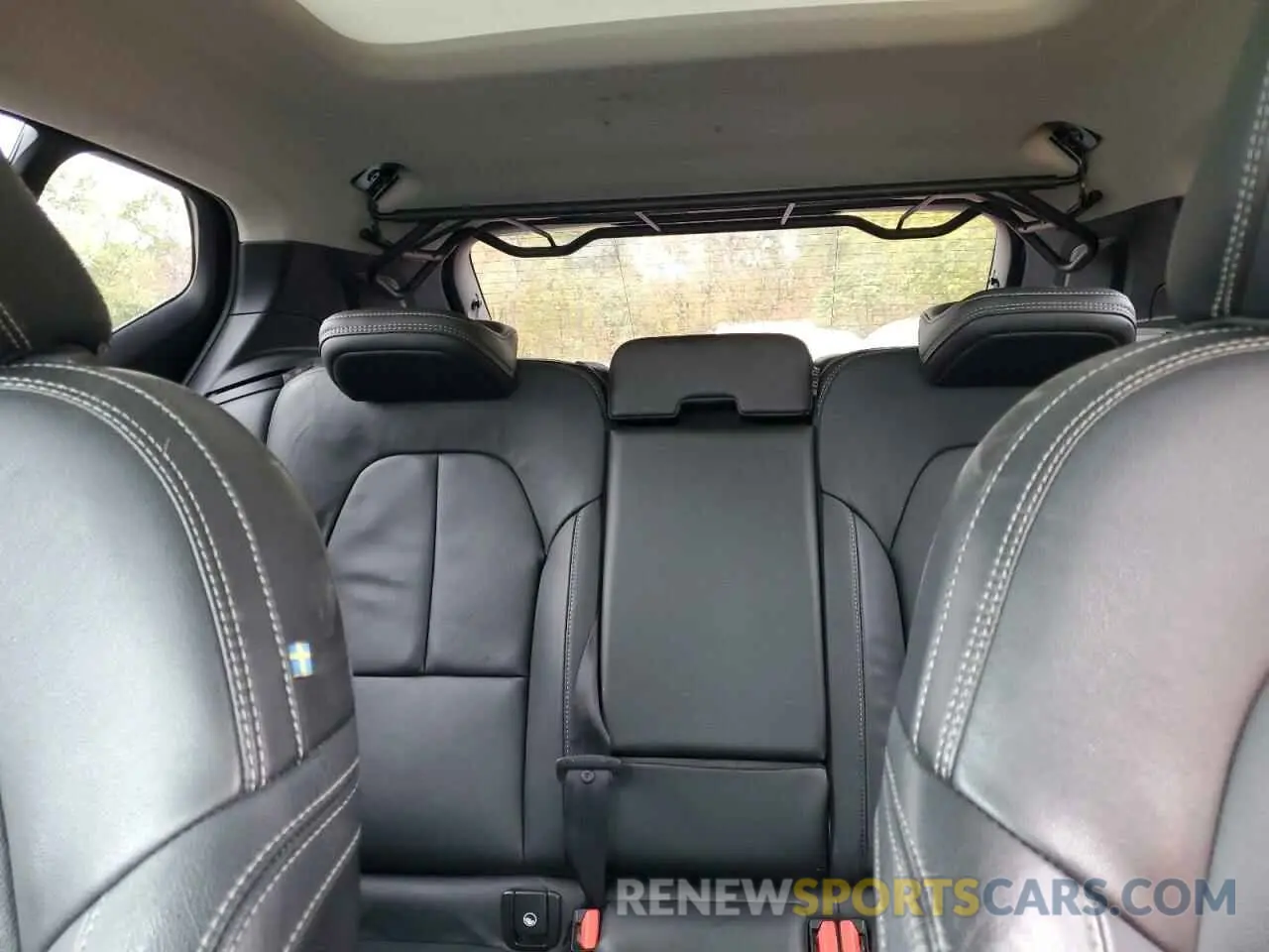 10 fotografías del automóvil dañado YV4162UK1K2111302 VOLVO XC40 2019
