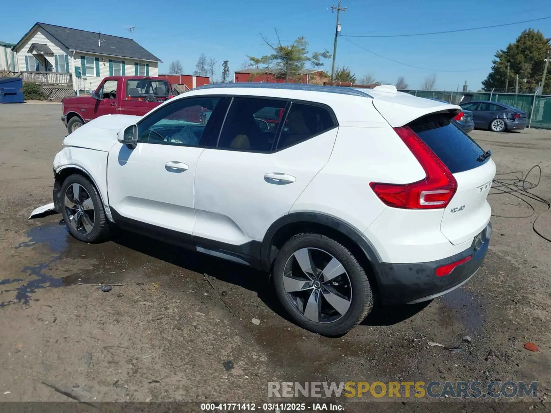 3 fotografías del automóvil dañado YV4162UK1K2152173 VOLVO XC40 2019