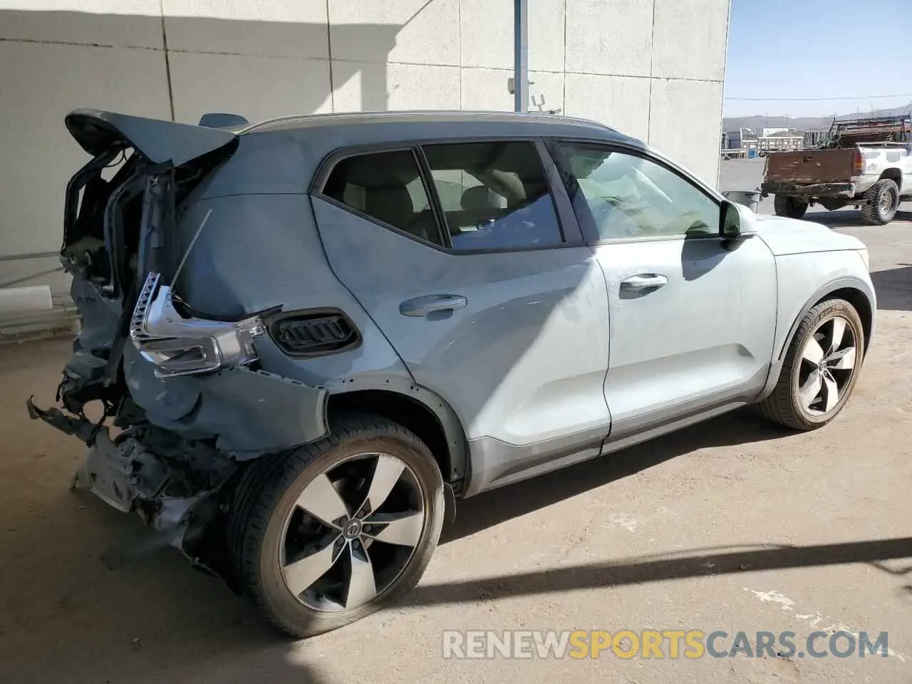 3 fotografías del automóvil dañado YV4162UK2K2051742 VOLVO XC40 2019