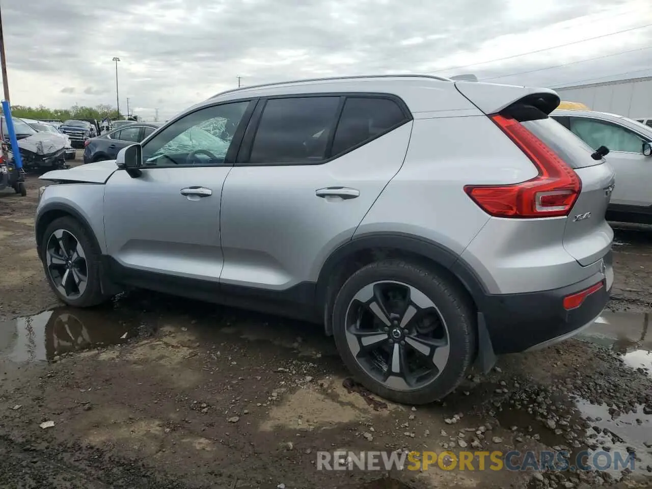 2 fotografías del automóvil dañado YV4162UK3K2052284 VOLVO XC40 2019