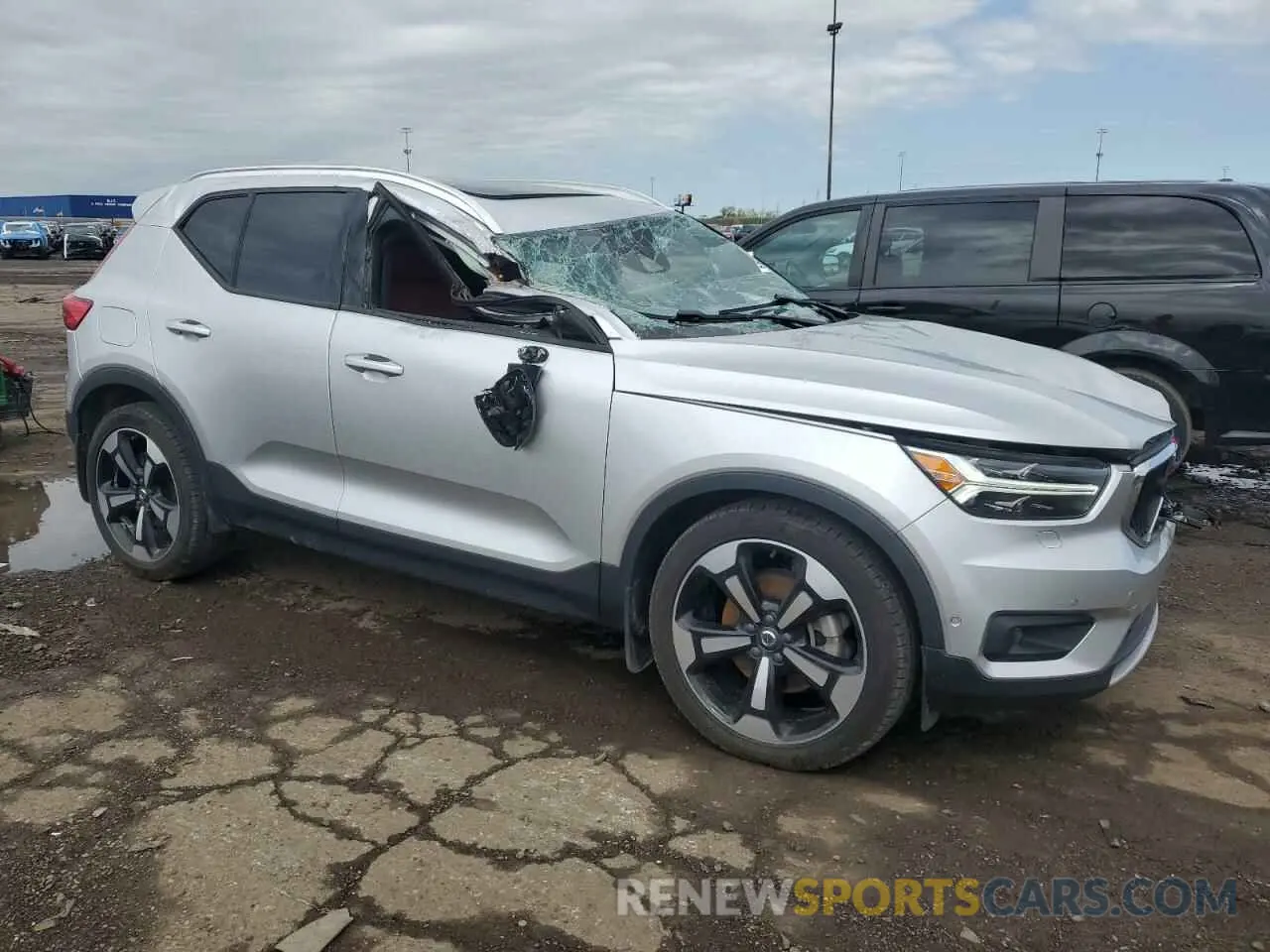 4 fotografías del automóvil dañado YV4162UK3K2052284 VOLVO XC40 2019