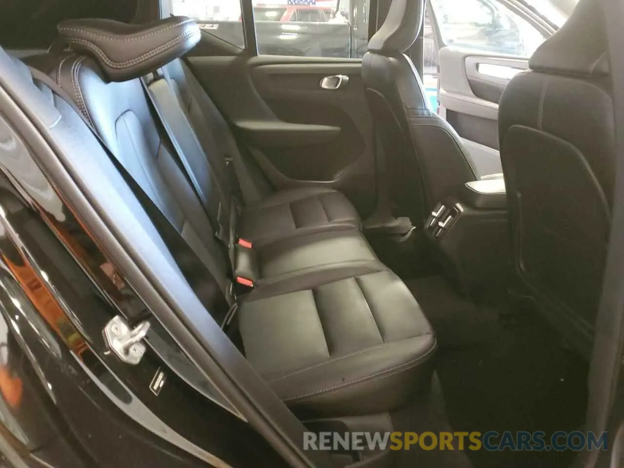 11 fotografías del automóvil dañado YV4162UK3K2060756 VOLVO XC40 2019