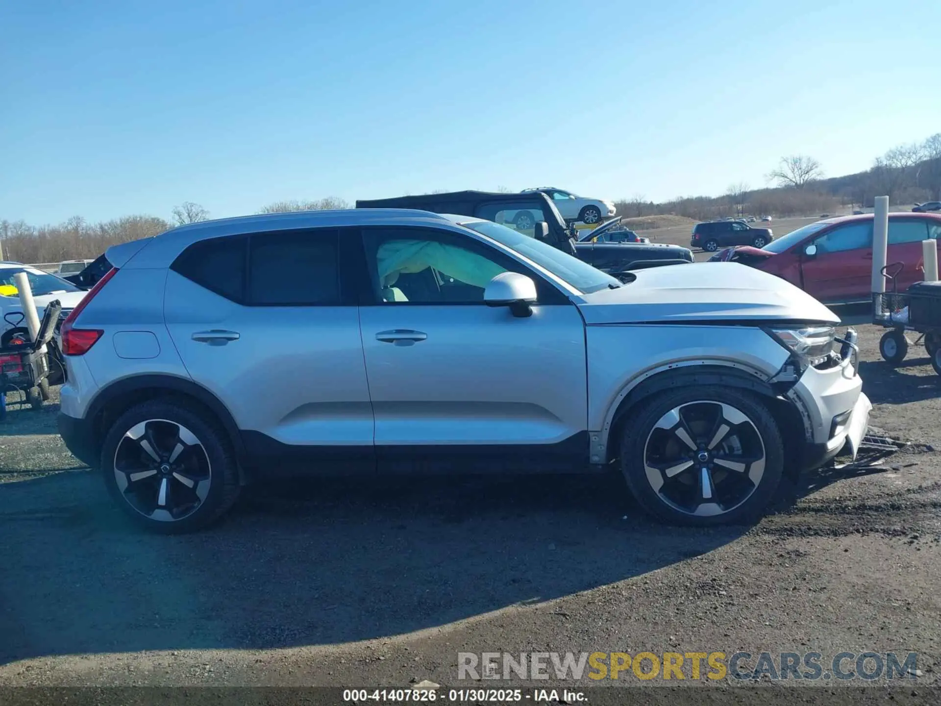 14 fotografías del automóvil dañado YV4162UK5K2052092 VOLVO XC40 2019