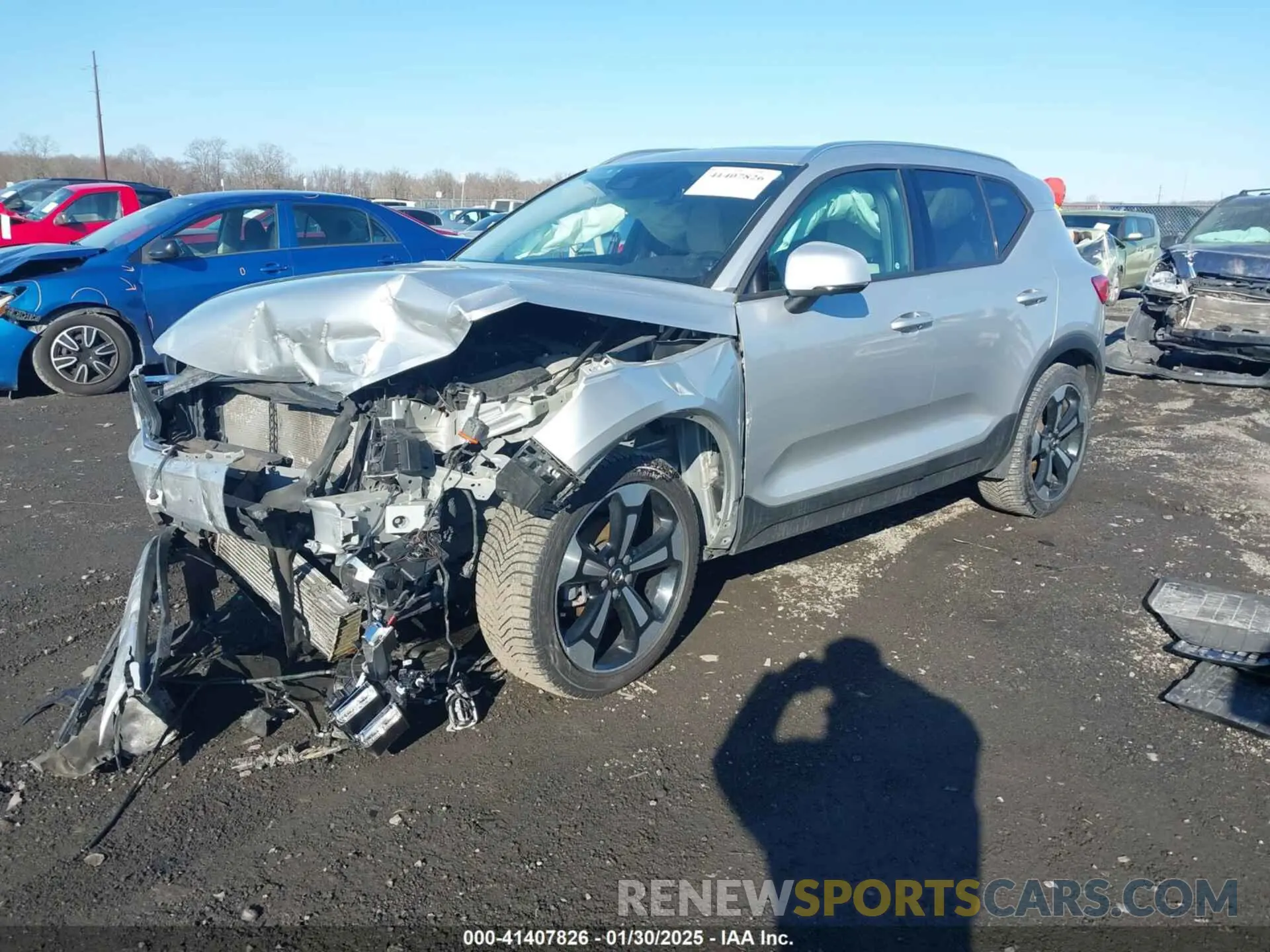 2 fotografías del automóvil dañado YV4162UK5K2052092 VOLVO XC40 2019